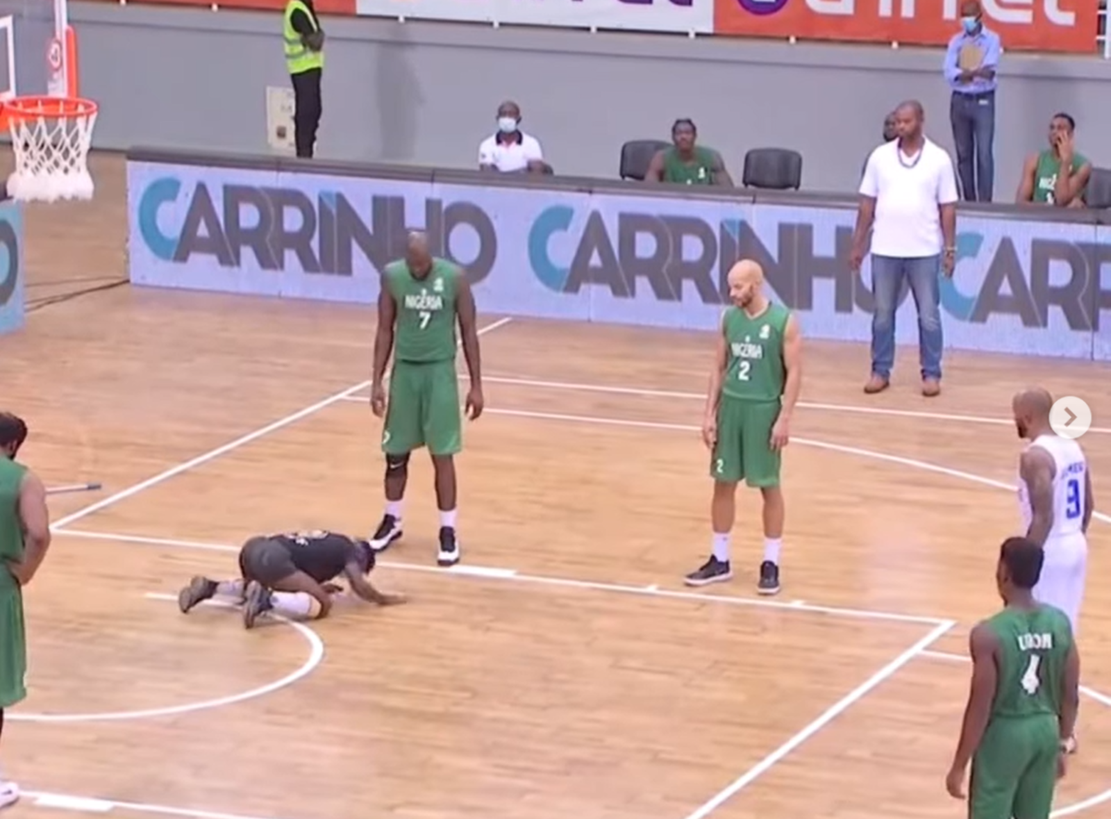 BRISANJE_PARKETA_GLAVOM_1600x