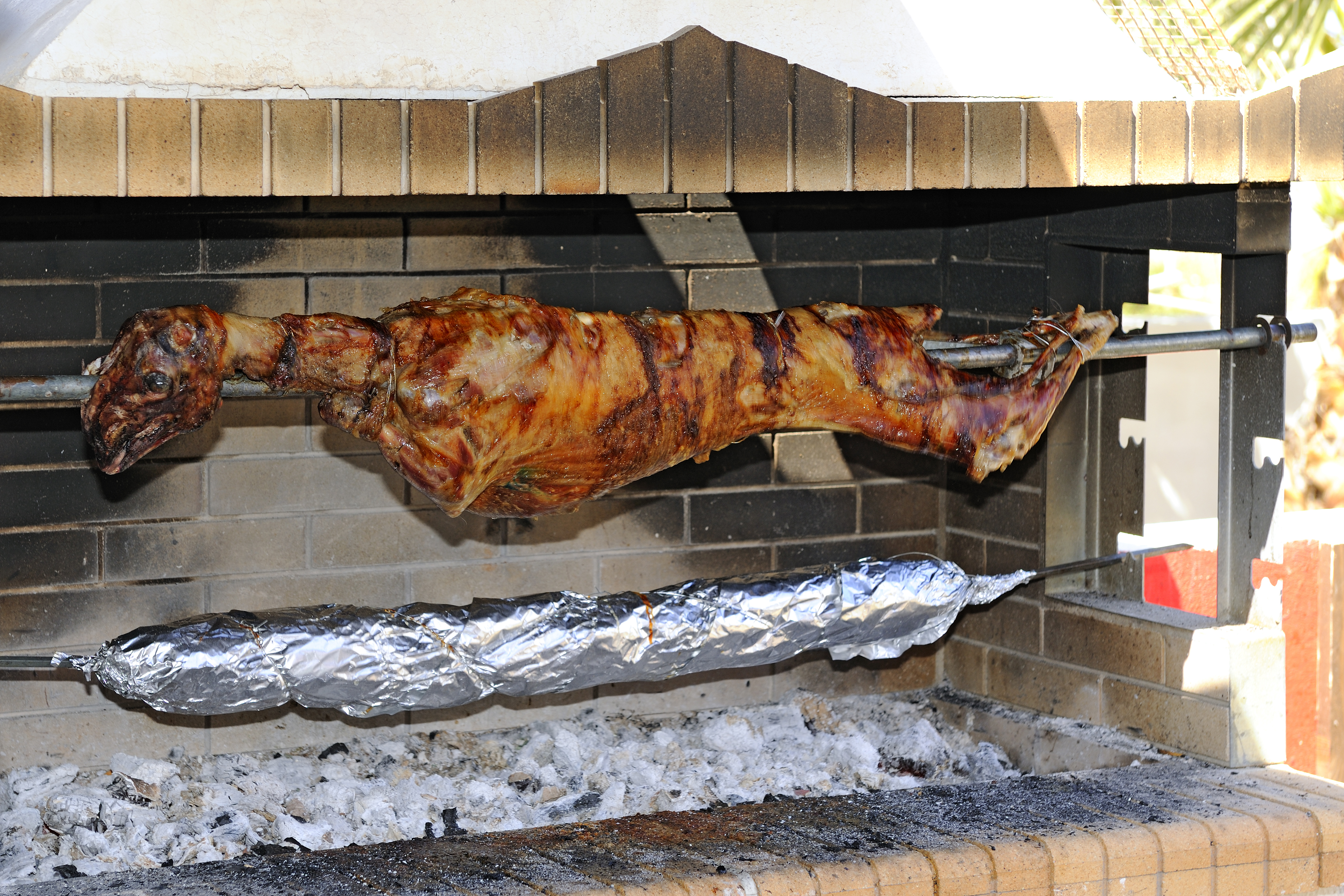 Jagnje na ražnju, ražanj, jagnje Foto: Shutterstock