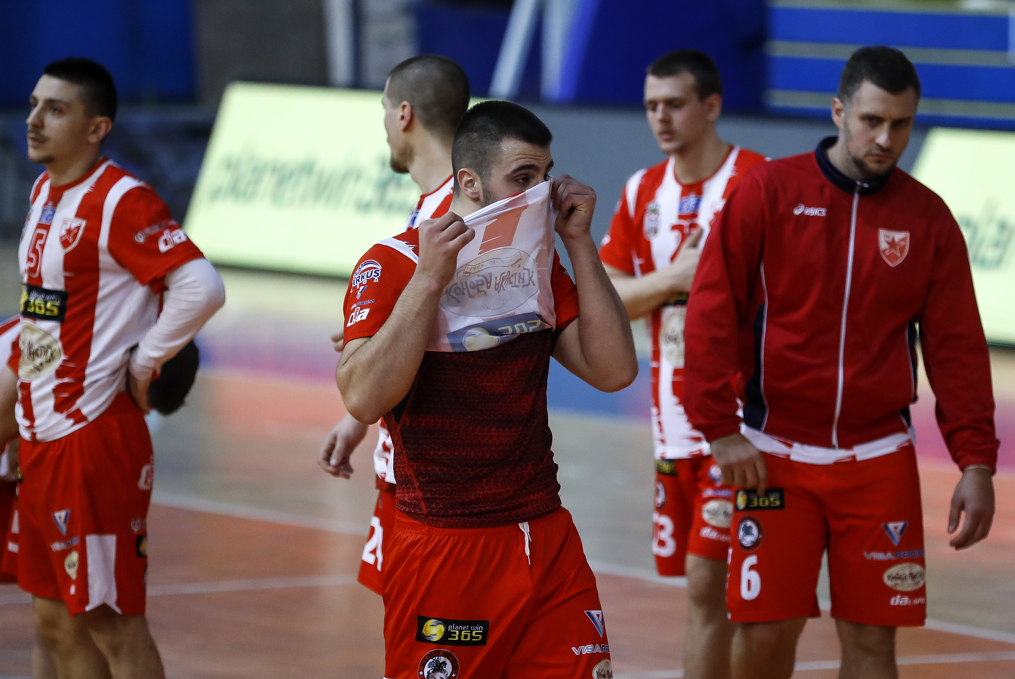 Rukomet Season 2019-2020
Crvena Zvezda v Partizan
RK Crvena Zvezda looks dejected
Beograd, 17.02.2020.
foto: Srdjan Stevanovic/Starsportphoto ©