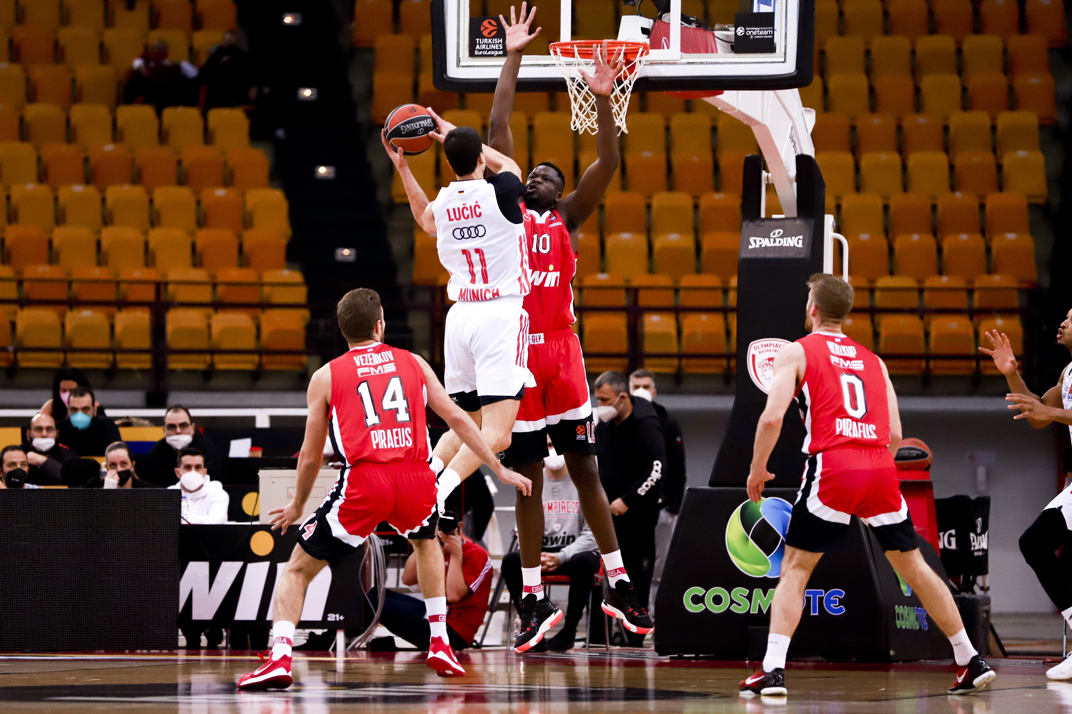 Olympiacos Piraeus vs Bayern Munich