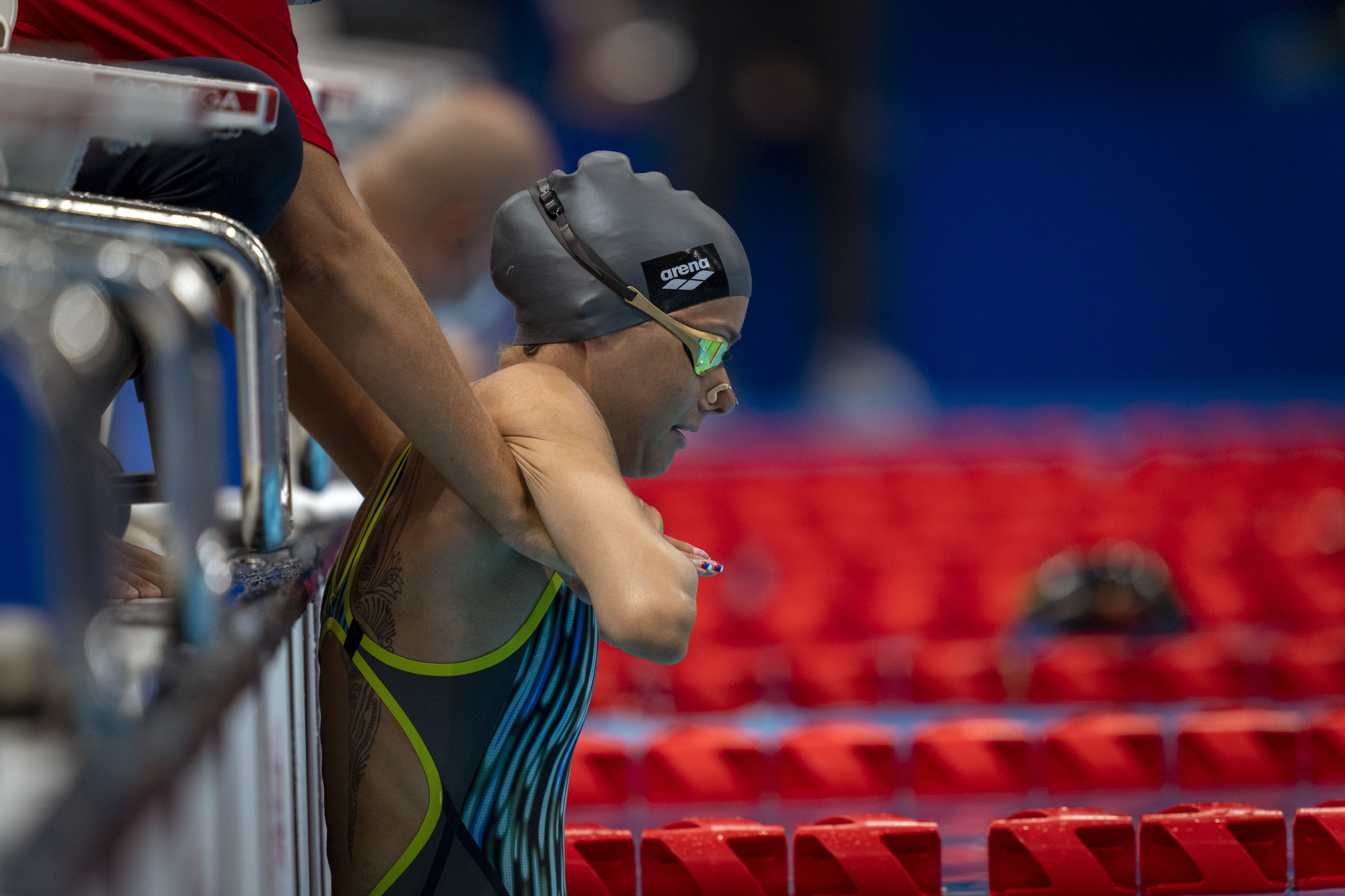 Katarina Draganov-Cordas, from Serbia, is helped to get Finto the pool ahead of Women's 100m Backstroke - S2 at the Tokyo Aquatics Centre during the Tokyo 2020 Paralympic Games, Wednesday, Aug. 25, 2021, in Tokyo, Japan. (AP Photo/Emilio Morenatti)