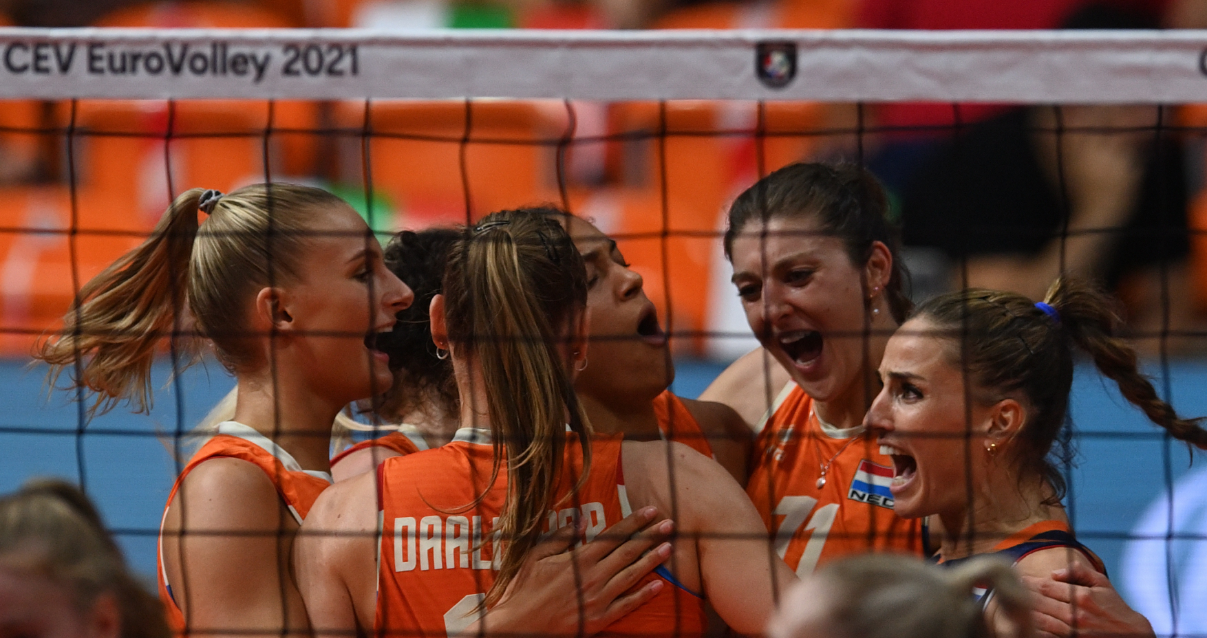 epa09434136 The team of Netherlands react during the 2021 Women's European Volleyball Championship, Round of 16 match between Netherlands and Germany in Plovdiv, Bulgaria, 28 August 2021.  EPA-EFE/VASSIL DONEV