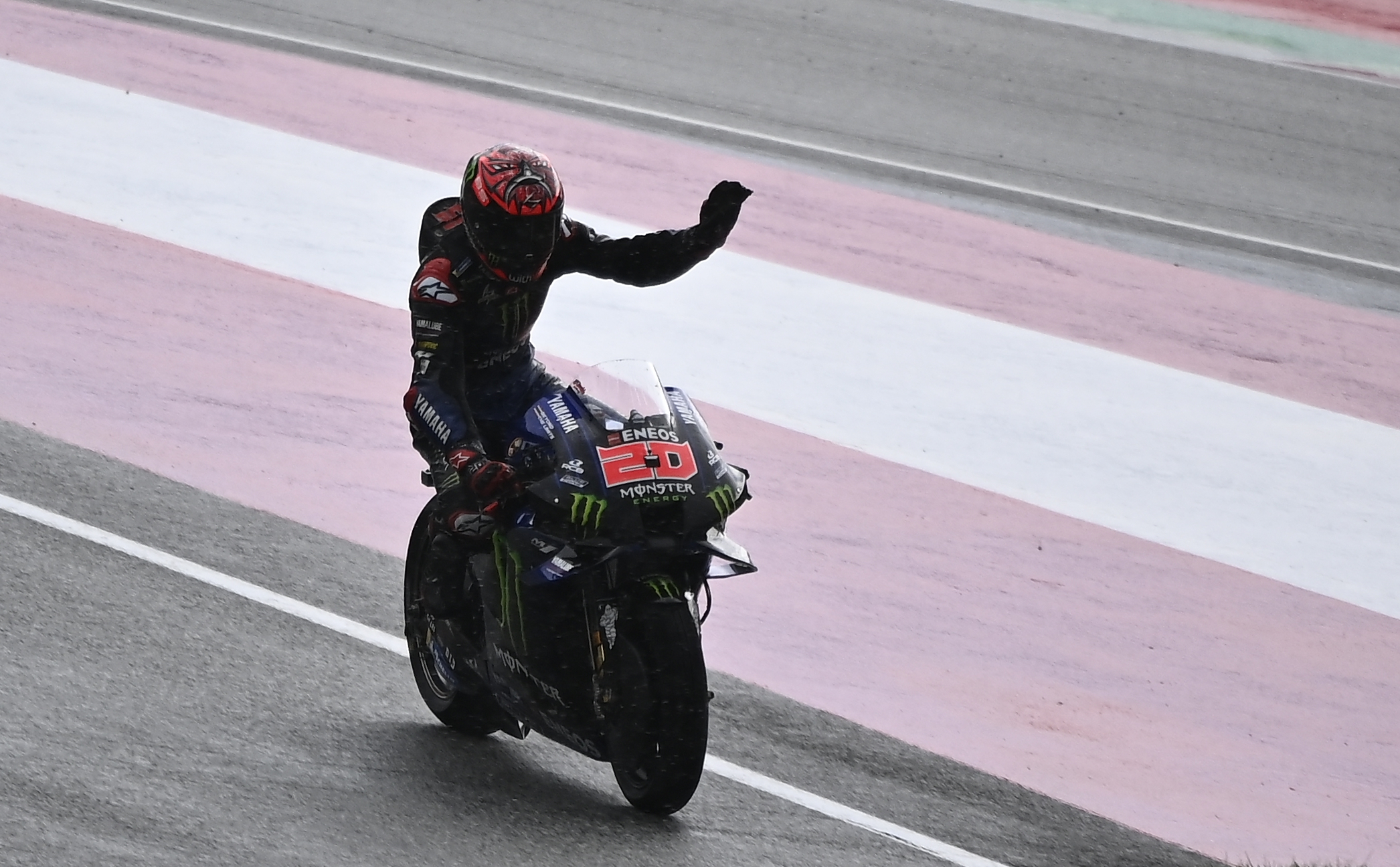 epa09415125 French MotoGP rider Fabio Quartararo of Monster Energy Yamaha MotoGP reacts after the Motorcycling Grand Prix of Austria at the Red Bull Ring in Spielberg, Austria, 15 August 2021.  EPA-EFE/CHRISTIAN BRUNA