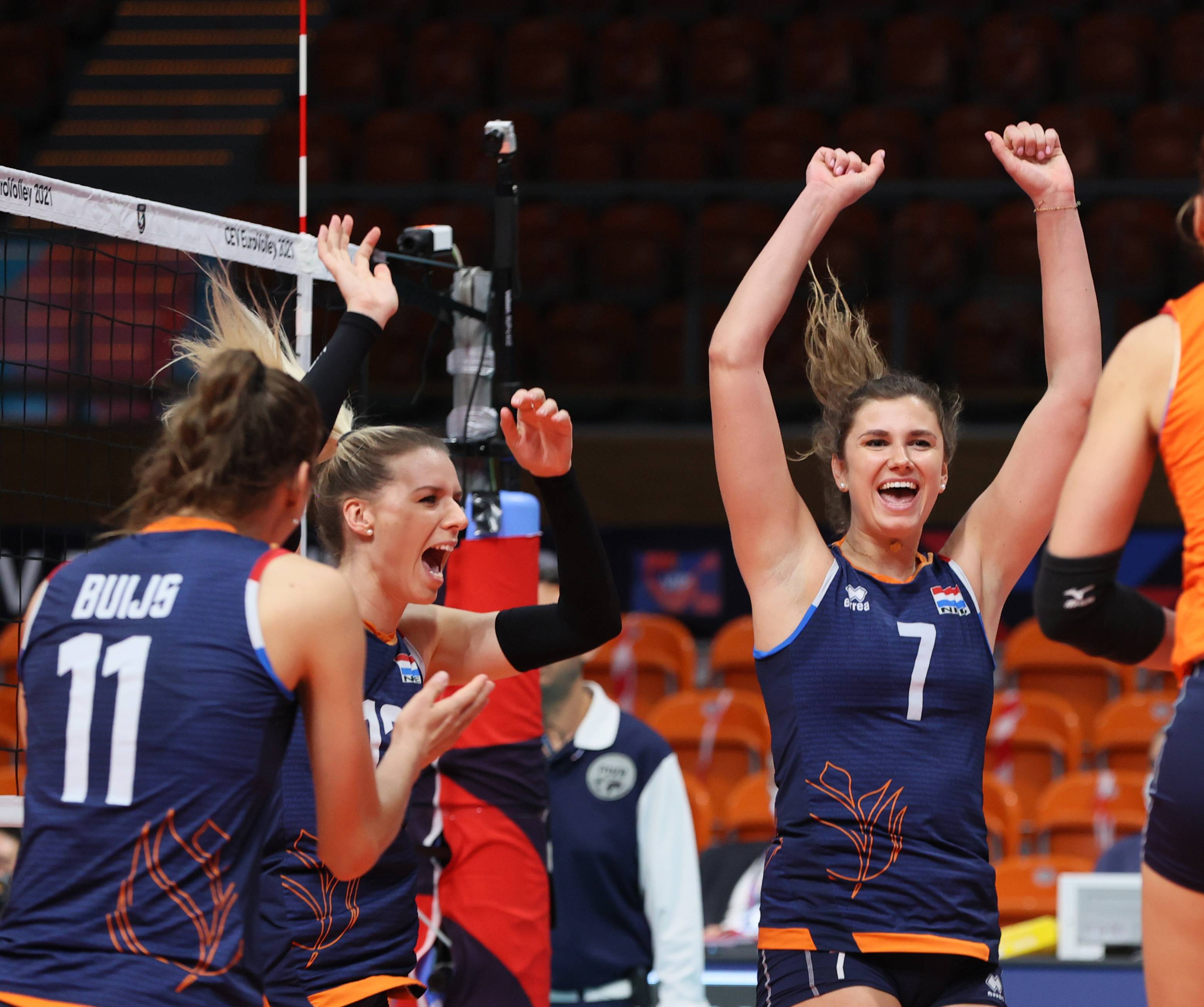 Plovdiv, 31.08.2021. - Odbojkasice Holandije proslavljaju osvojen poen tokom utakmice cetvrtfinala na Evropskom prvenstvu izmedju Svedske i Holandije, danas u Sportskoj hali Plovdiv u Bugarskoj. (BETAPHOTO/CEV/DS)
