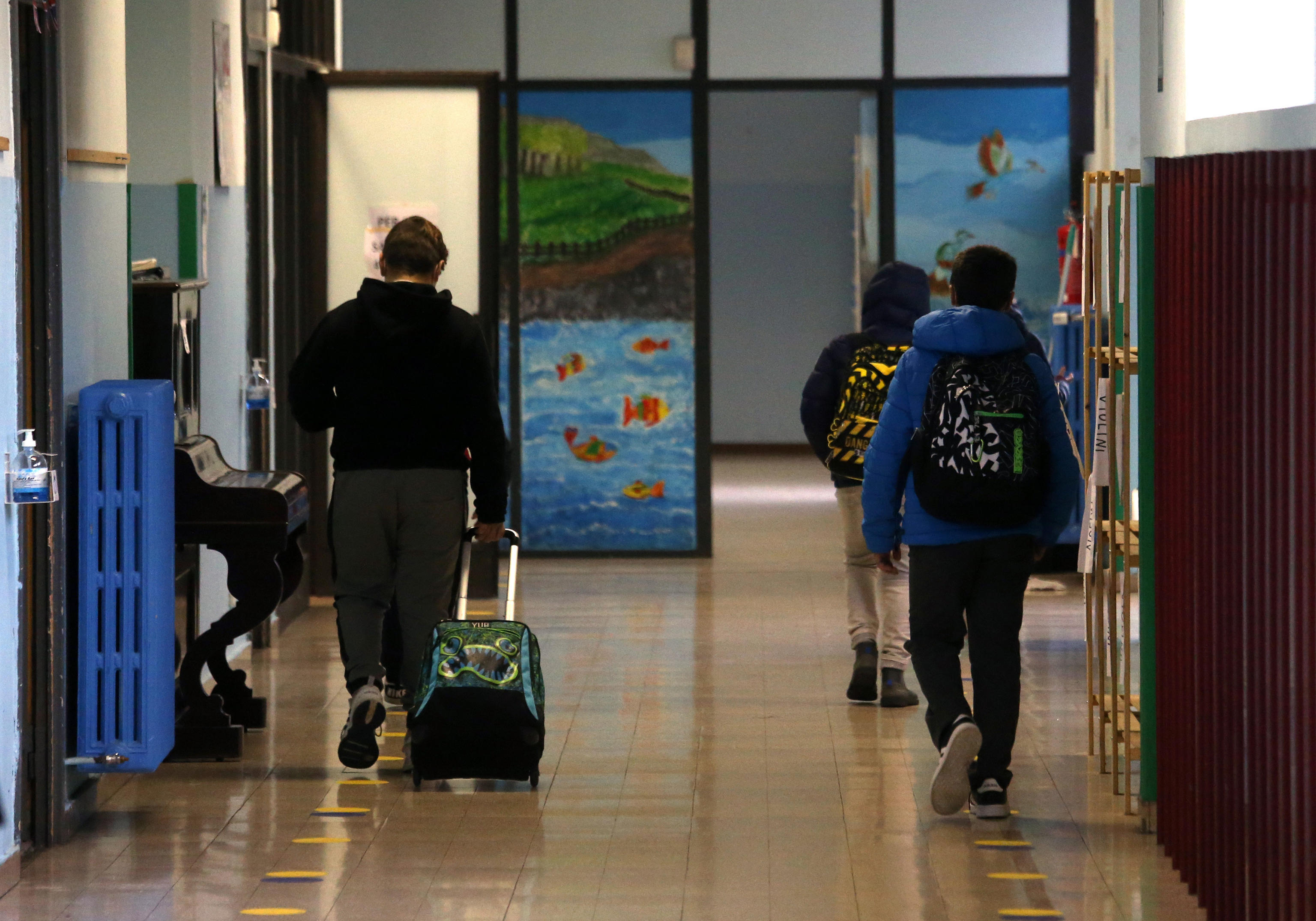 Covid-19 in Italy: suspended teaching in presence in middle schools of Lombardy