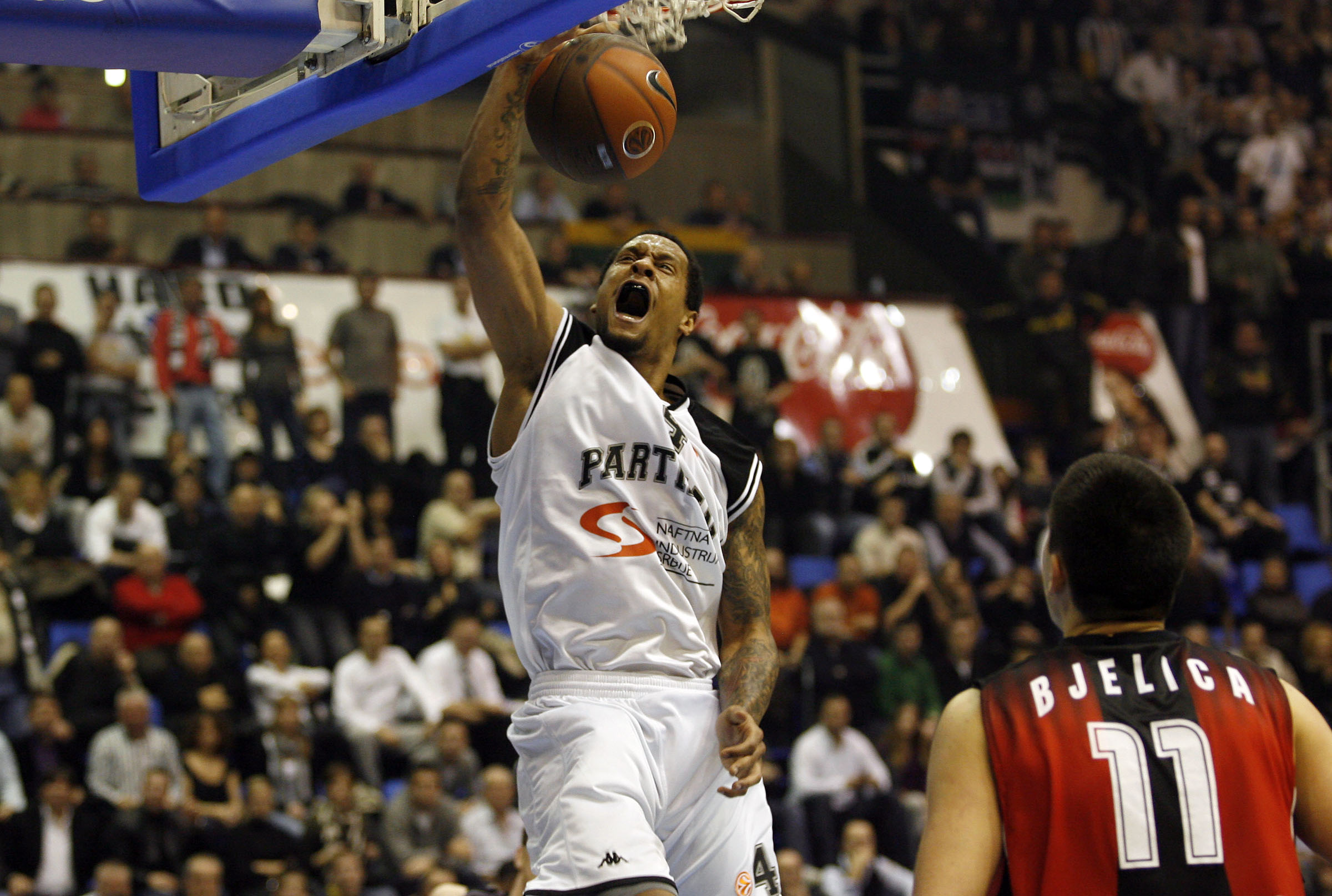 Kosarka, Euroleague, sezona 2009/2010.Partizan Vs. Lietuvas Rytas (Vilnius).Lawrence Roberts and Milko Bjelica, right.Belgrade, 06.01.2010.foto: Srdjan Stevanovic/Starsportphoto ©