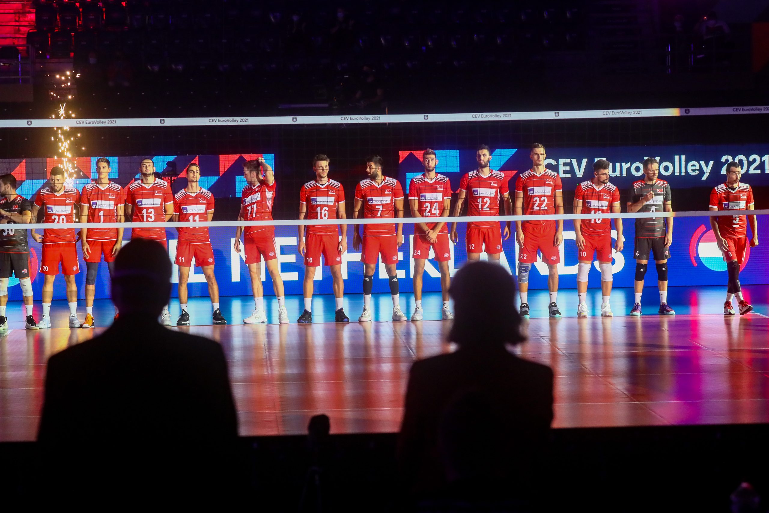 epa09451877 Players of Turkey line up before the 2021 European Volleyball Championship match between The Netherlands and Turkey in Tampere, Finland, 06 September 2021.  EPA-EFE/MAURI RATILAINEN