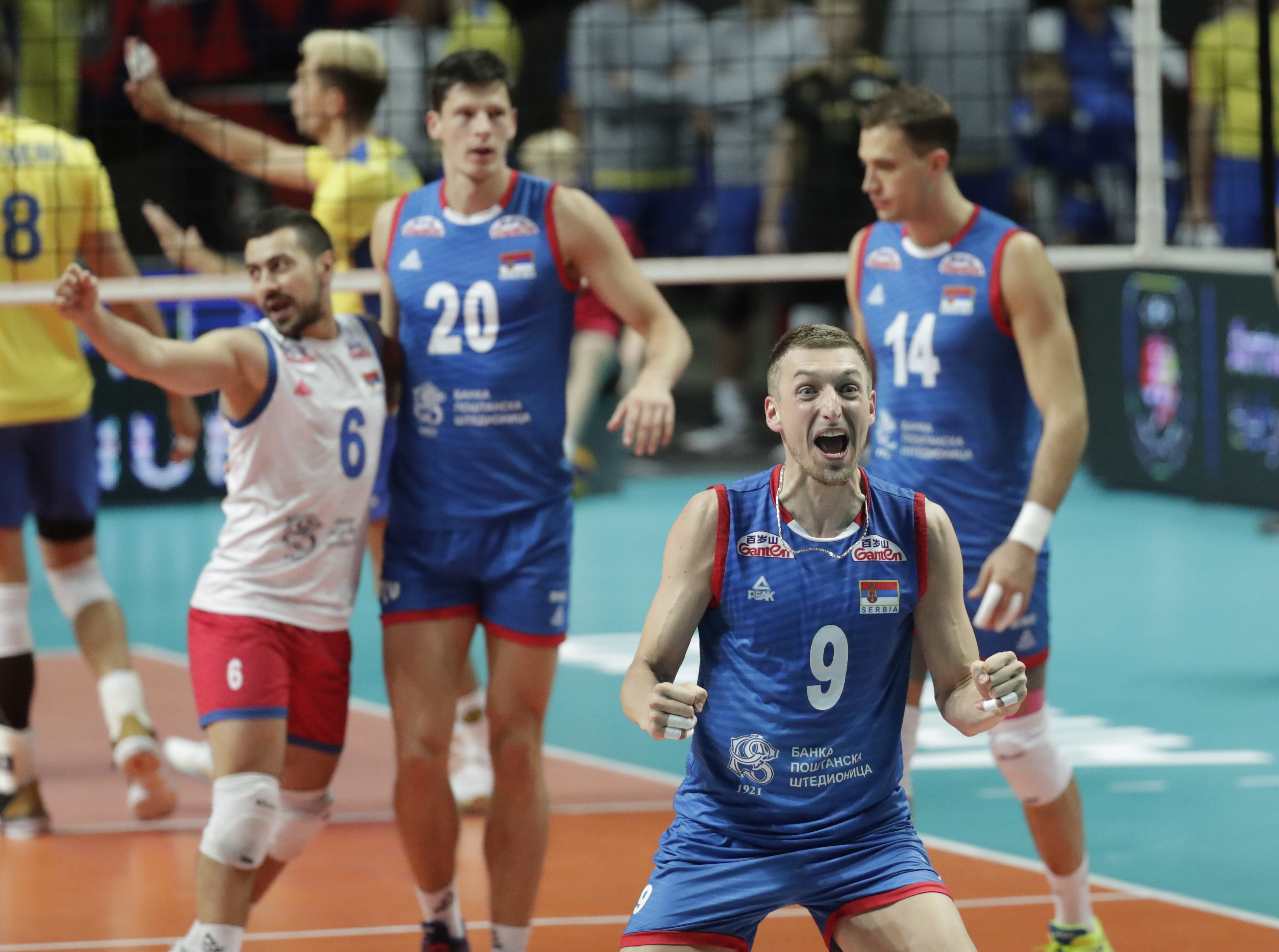 epa07867297 Nikola Jovovic of Serbia and Serbian team react after defeating Ukraine during the EuroVolley Men 2019 Quarter Final Match between Serbia and Ukraine in Antwerp, Belgium, 24 September 2019.  EPA-EFE/OLIVIER HOSLET