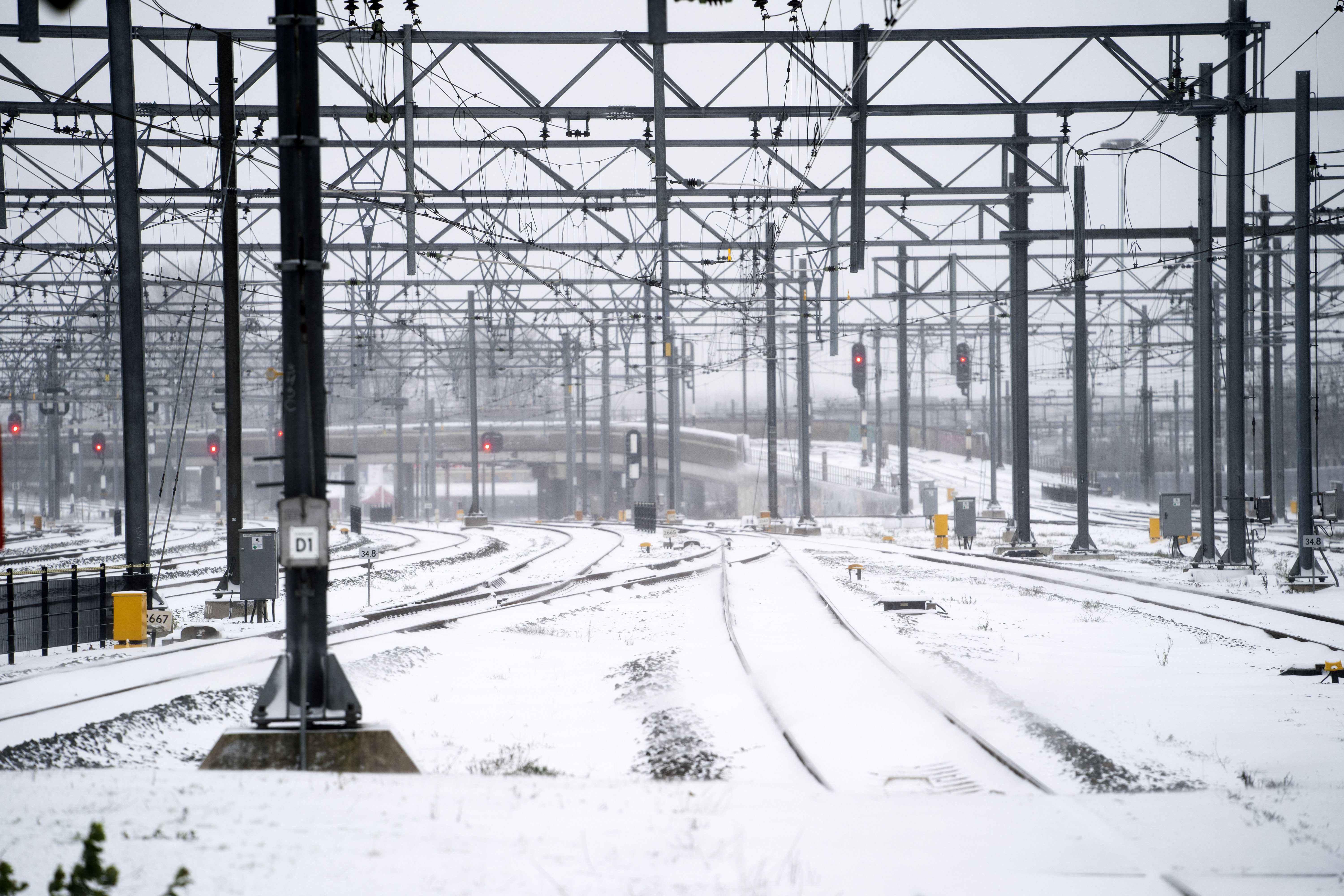 epa08993387 A general view on the snow-covered Utrecht Central Train Station in Utrecht, The Netherlands, 07 February 2021. Rail traffic has been disrupted due to heavy snowfalls.  EPA-EFE/JEROEN JUMELET