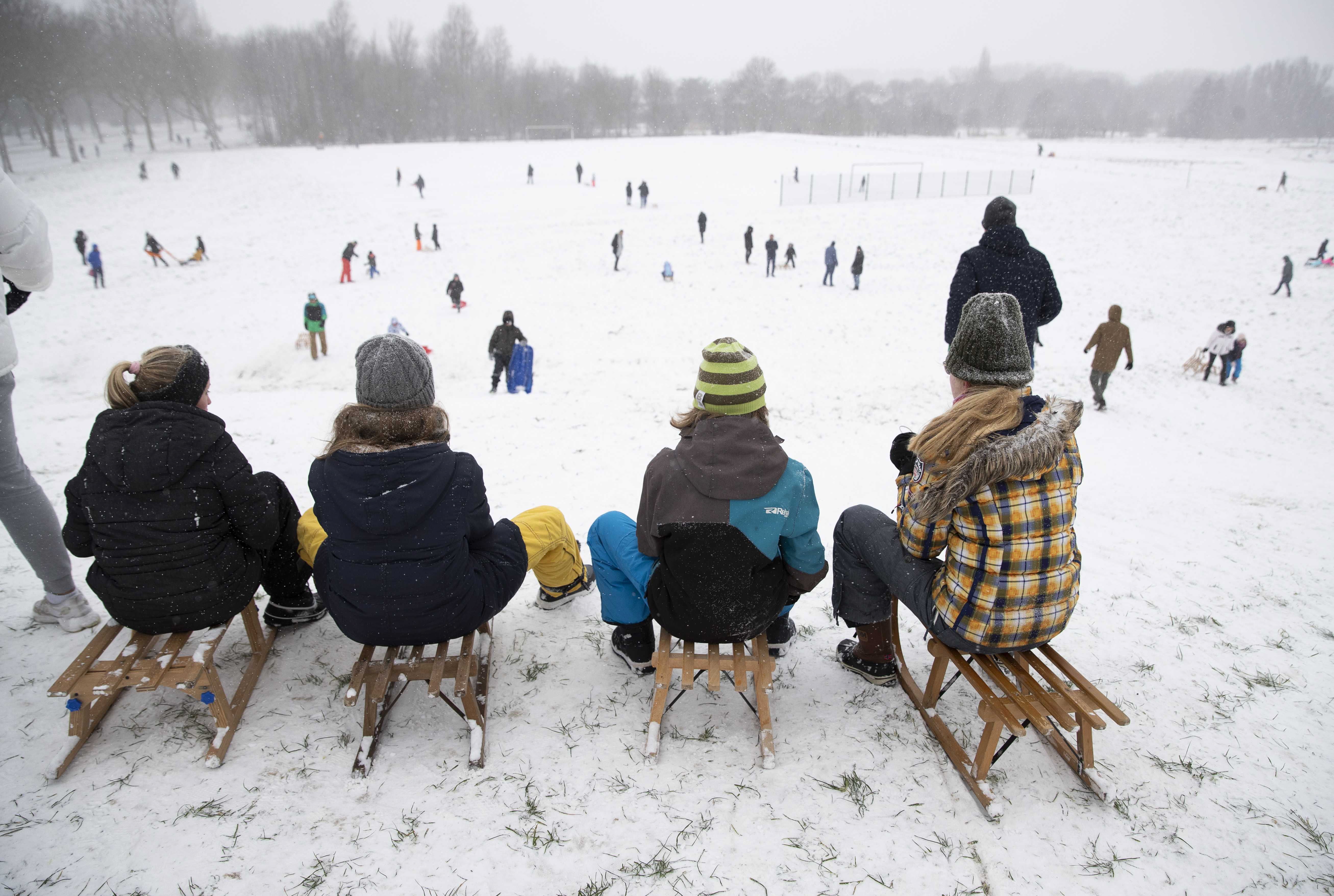 Snow fun in Rotterdam holandija sneg