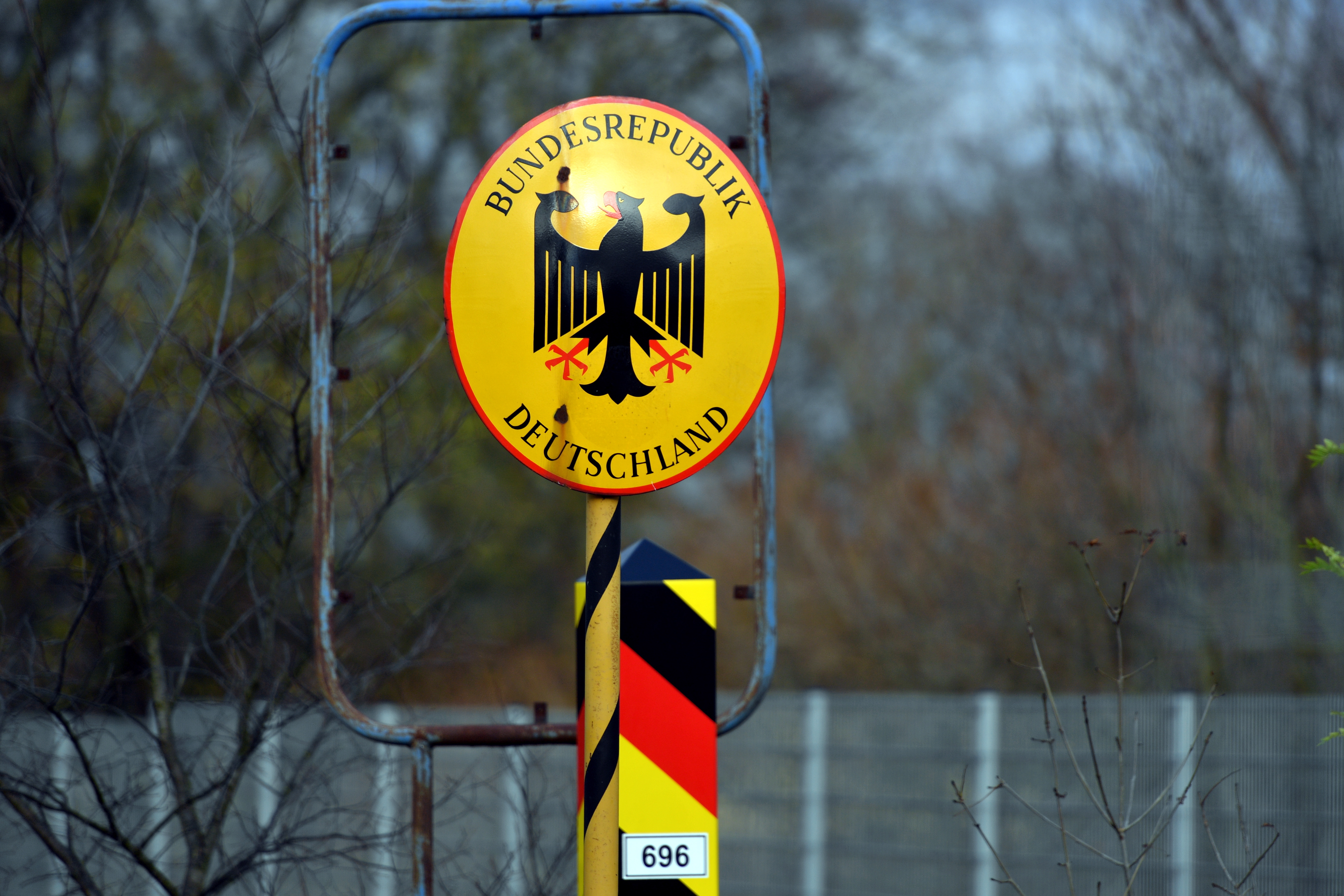 Germany suspends Polish border traffic for non-essential purposes