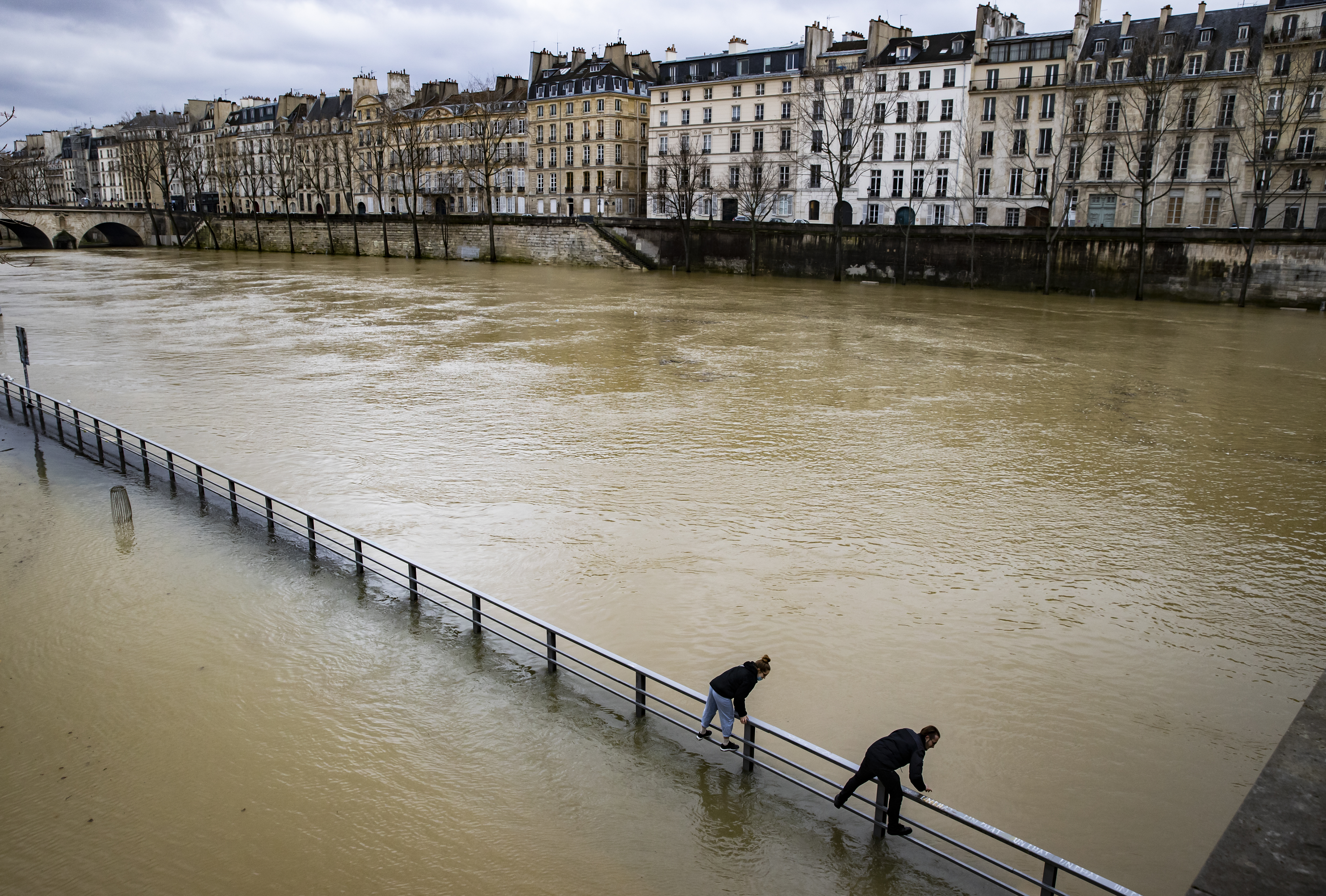 Paris Seine river flooding pariz poplava