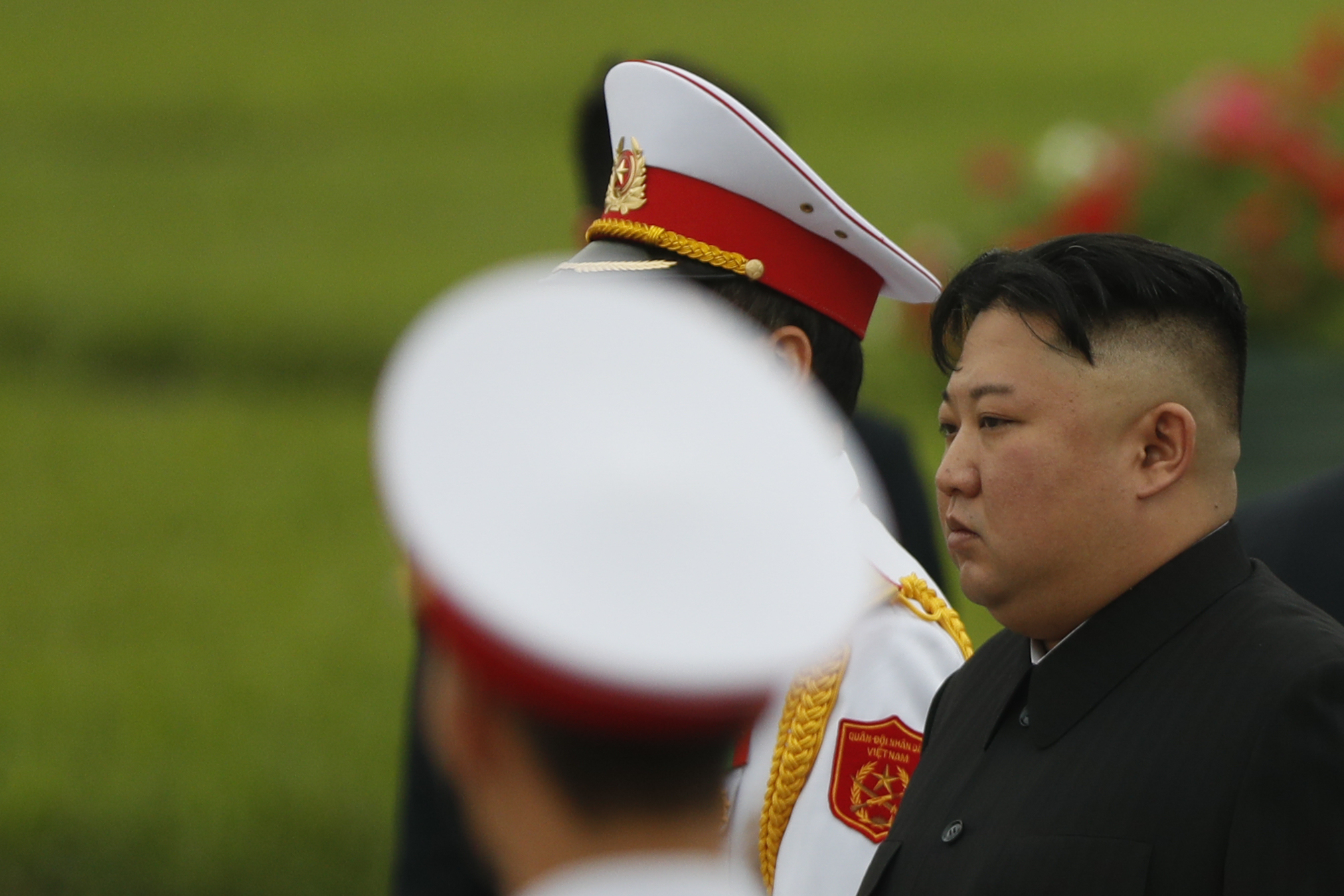 epa07407757 North Korean leader Kim Jong-un (R) attends a wreath laying ceremony at Ho Chi Minh Mausoleum in Hanoi, Vietnam, 02 March 2019.  EPA-EFE/JORGE SILVA / POOL