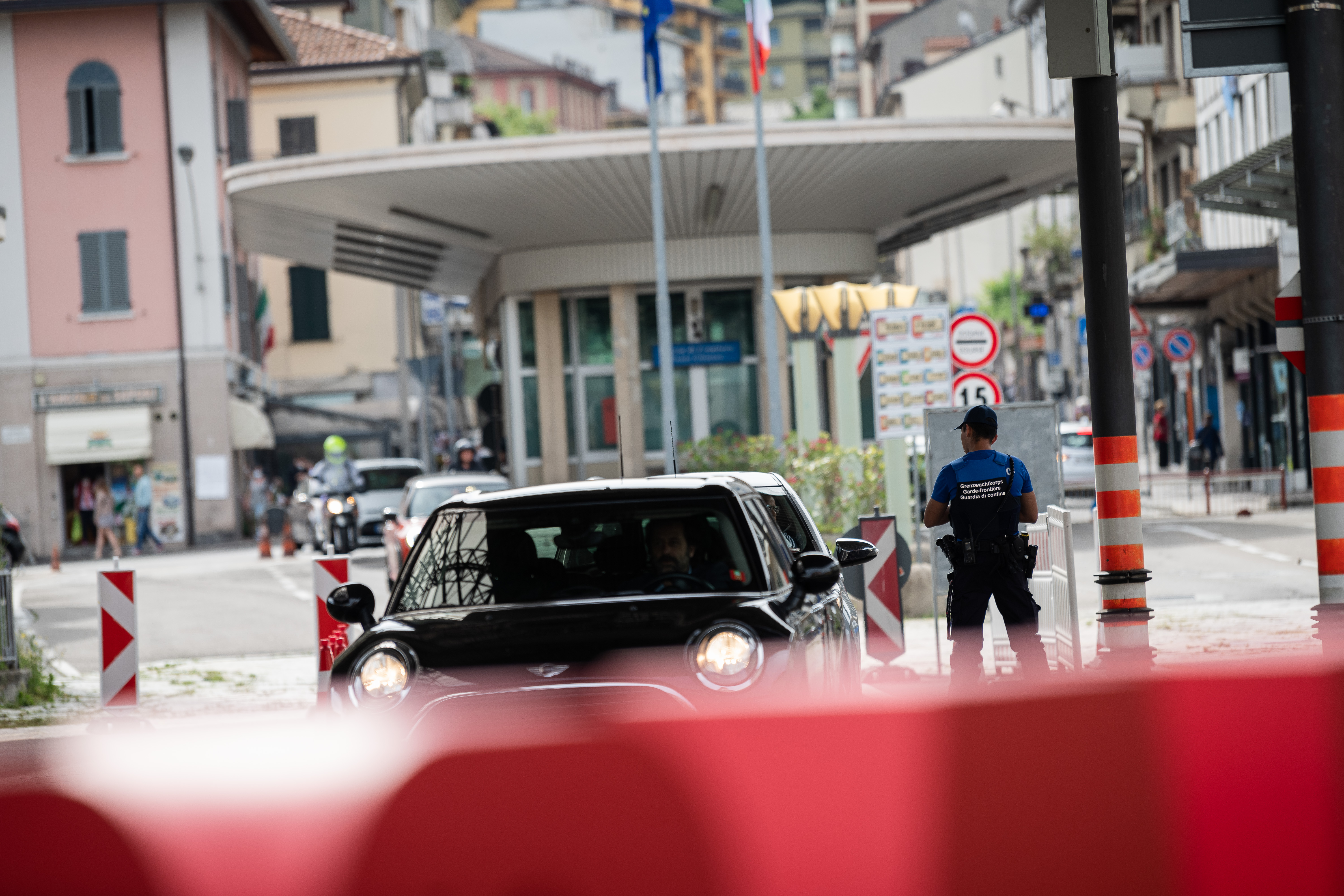 Switzerland reopens borders to EU neighbouring countries