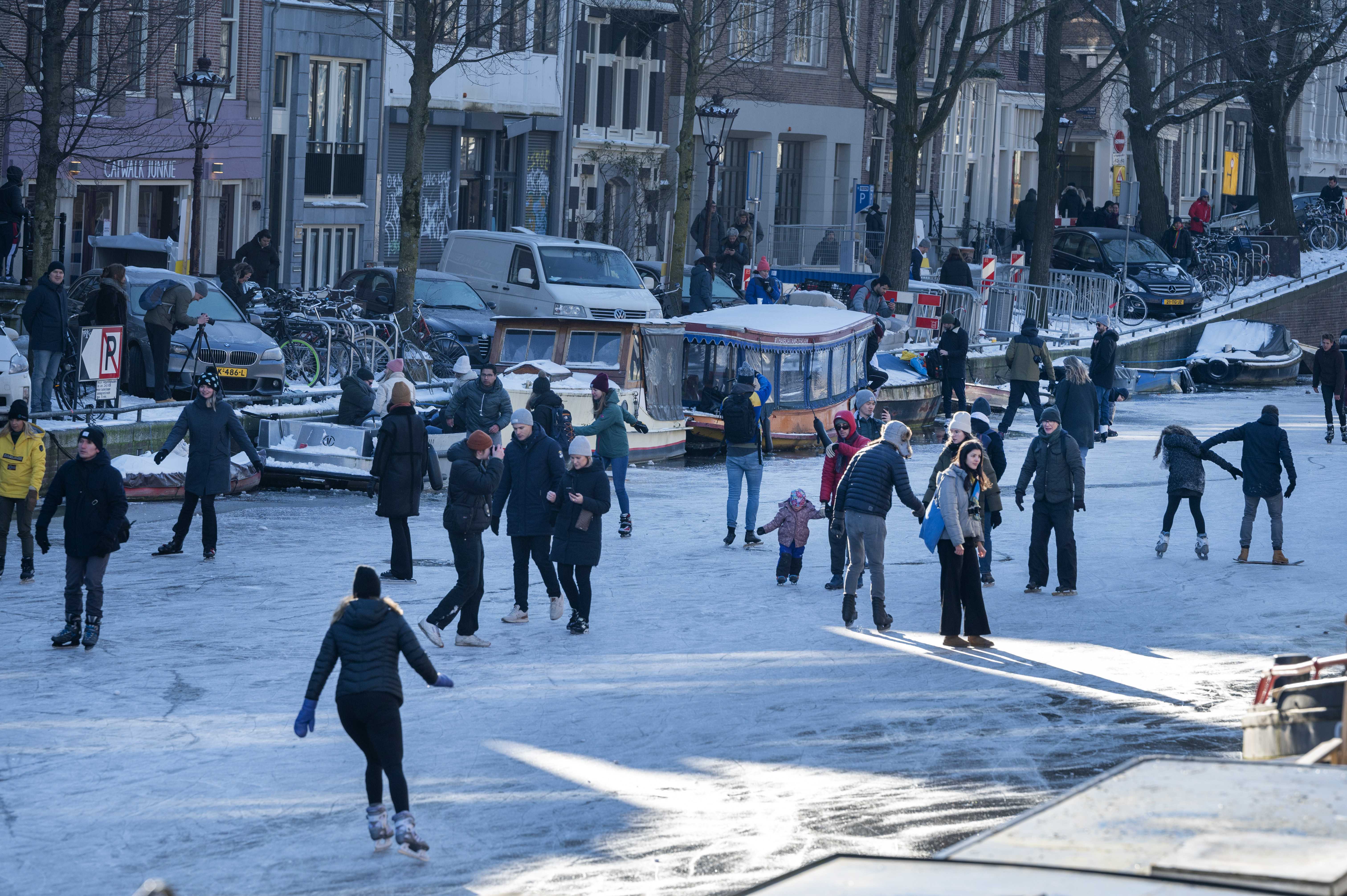 Ice skating on Prinsengracht in Amsterdam