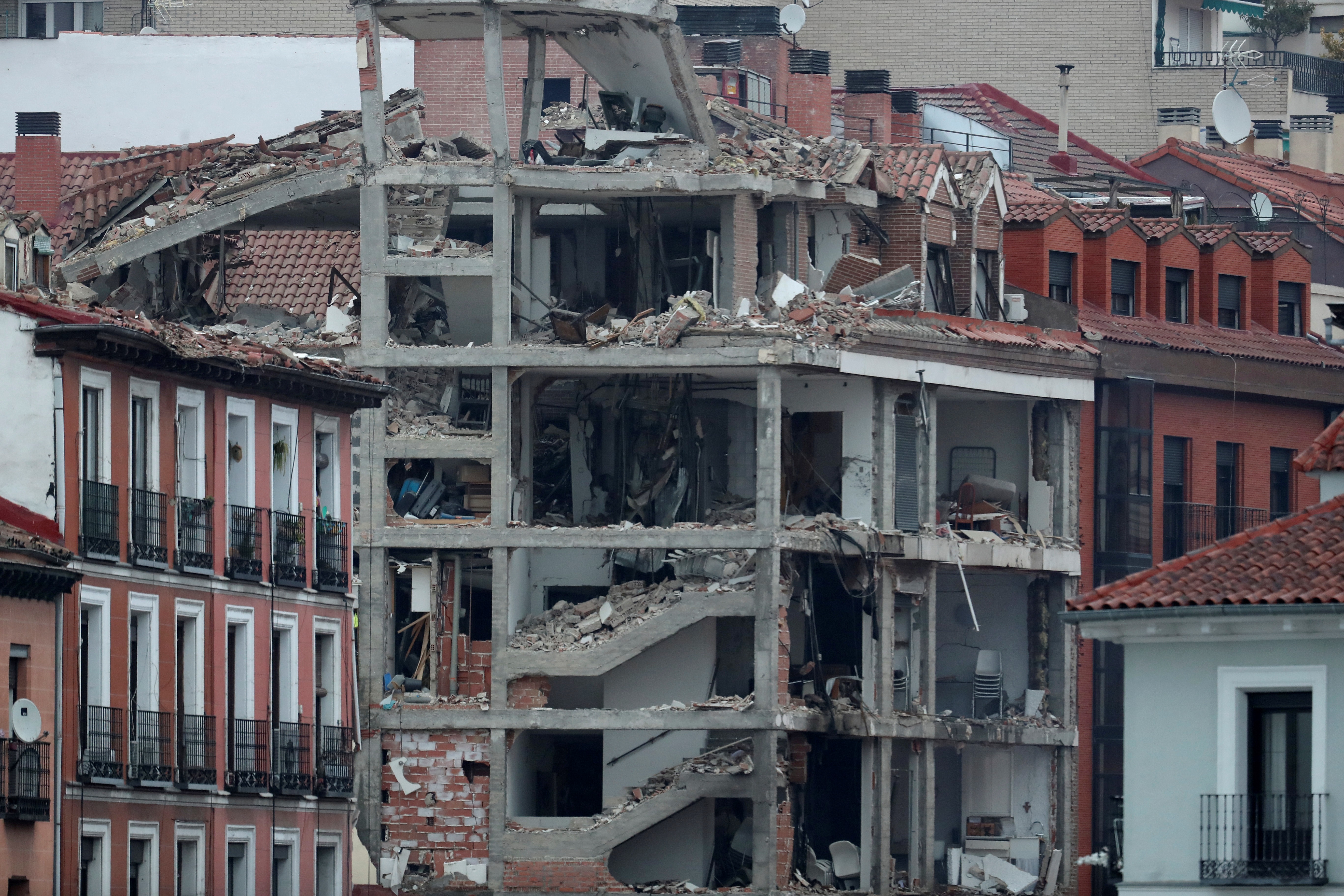 Gas explosion causes the collapse of part of a building in Madrid