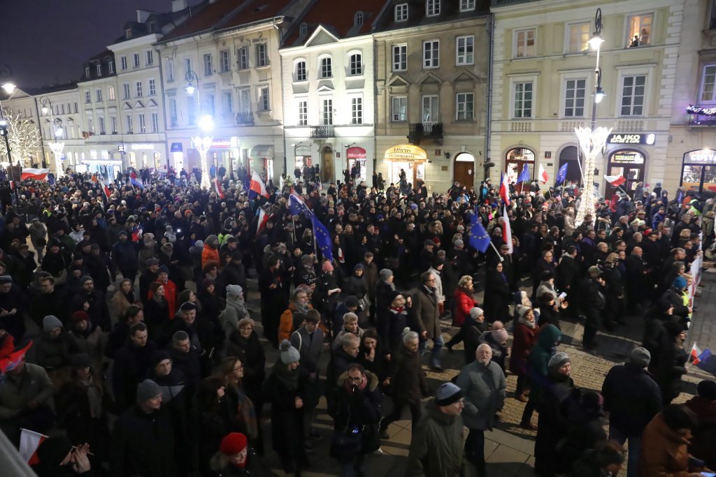 epa08120098 Judges and lawyers from across Europe take part in a demonstration dubbed the 'March of a Thousand Togas' held to protest against amendments to the country's judicial laws, in Warsaw, Poland, 11 January 2020.  EPA-EFE/TOMASZ GZELL POLAND OUT