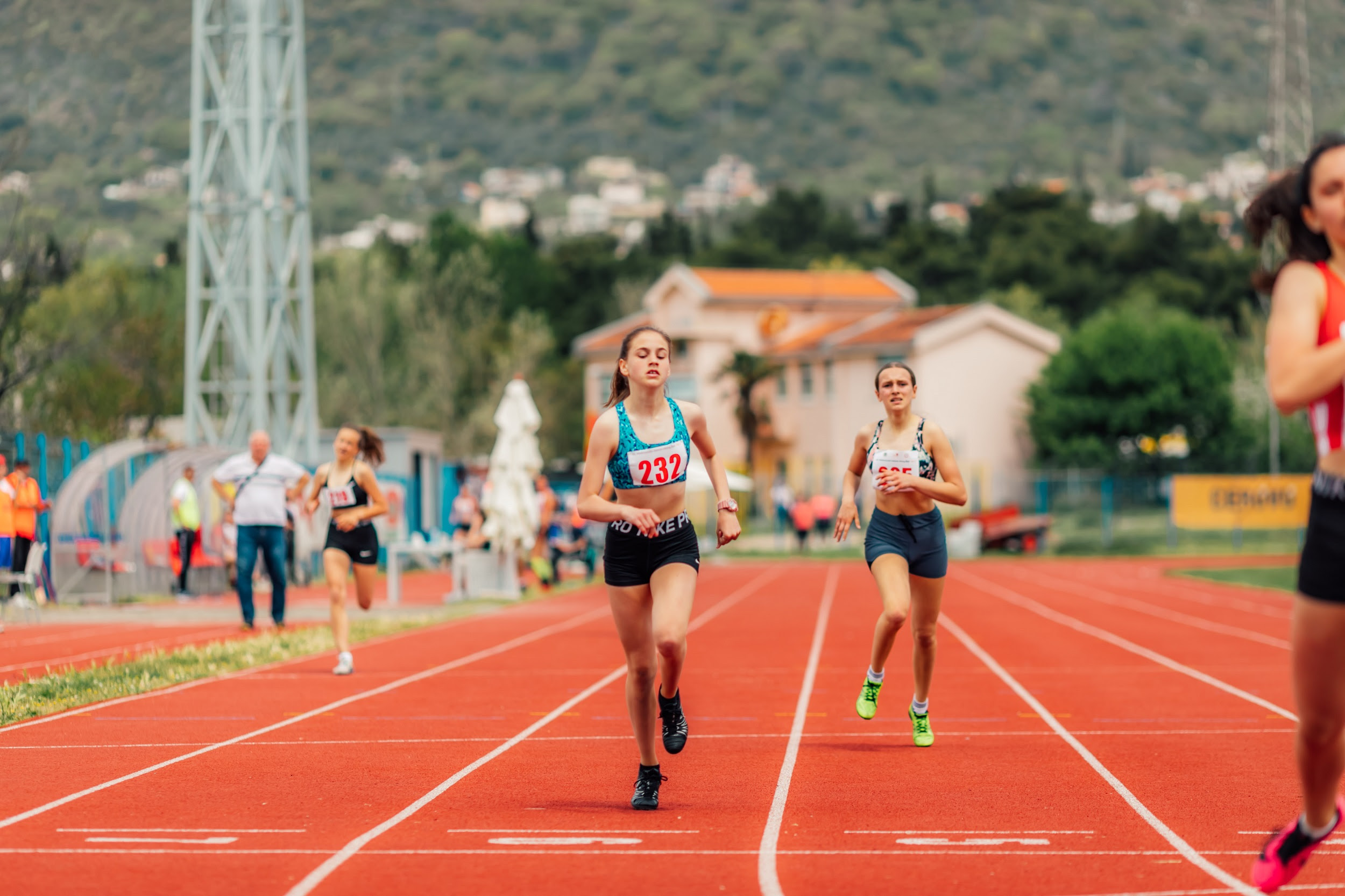 Iva Zelenović, prosledila Ljubica Sokić, atletičarke Čačak
