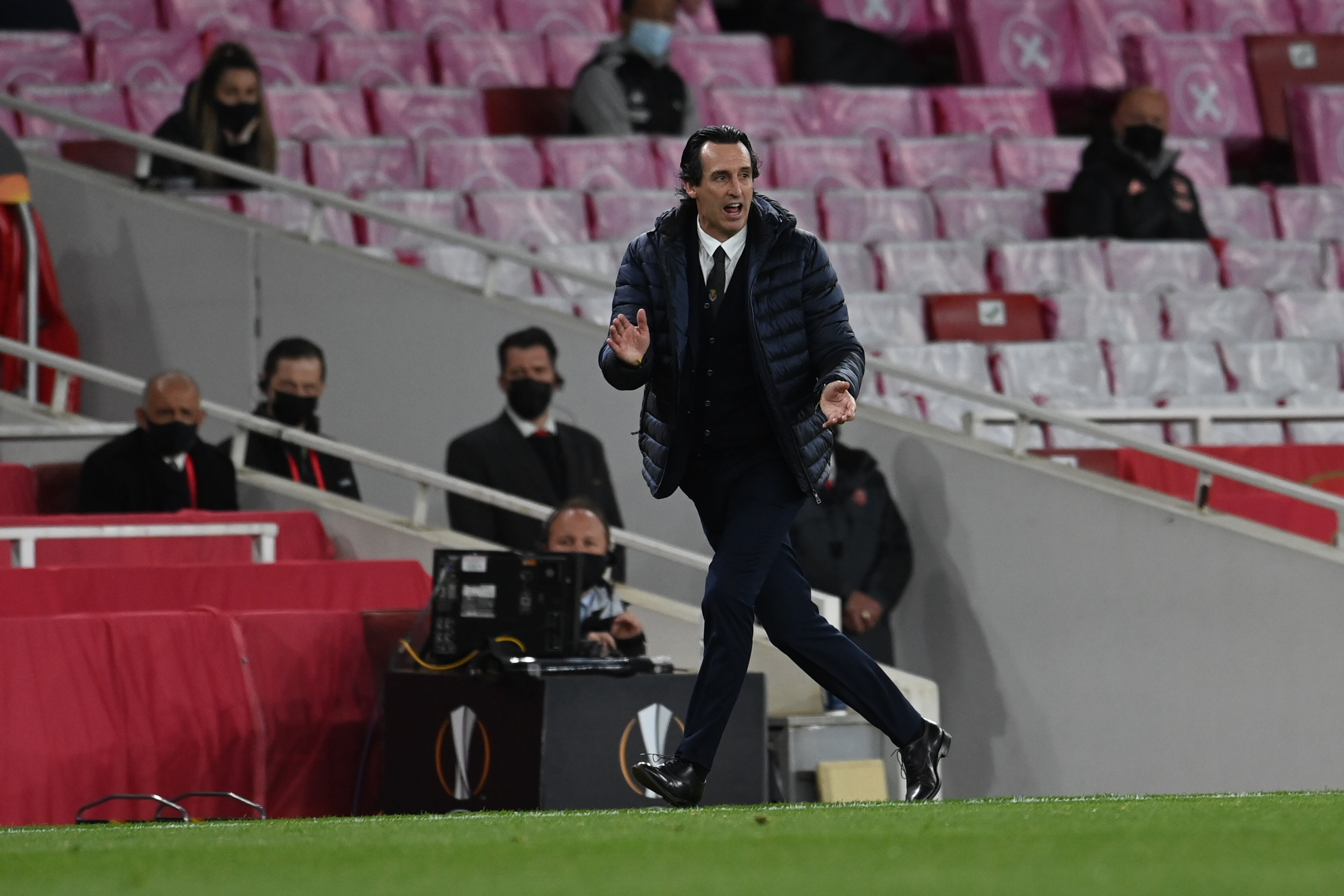 epa09181915 Villarreal head coach Unai Emery reacts during the UEFA Europa League semi final, second leg soccer match between Arsenal FC and Villarreal CF in London, Britain, 06 May 2021.  EPA-EFE/ANDY RAIN