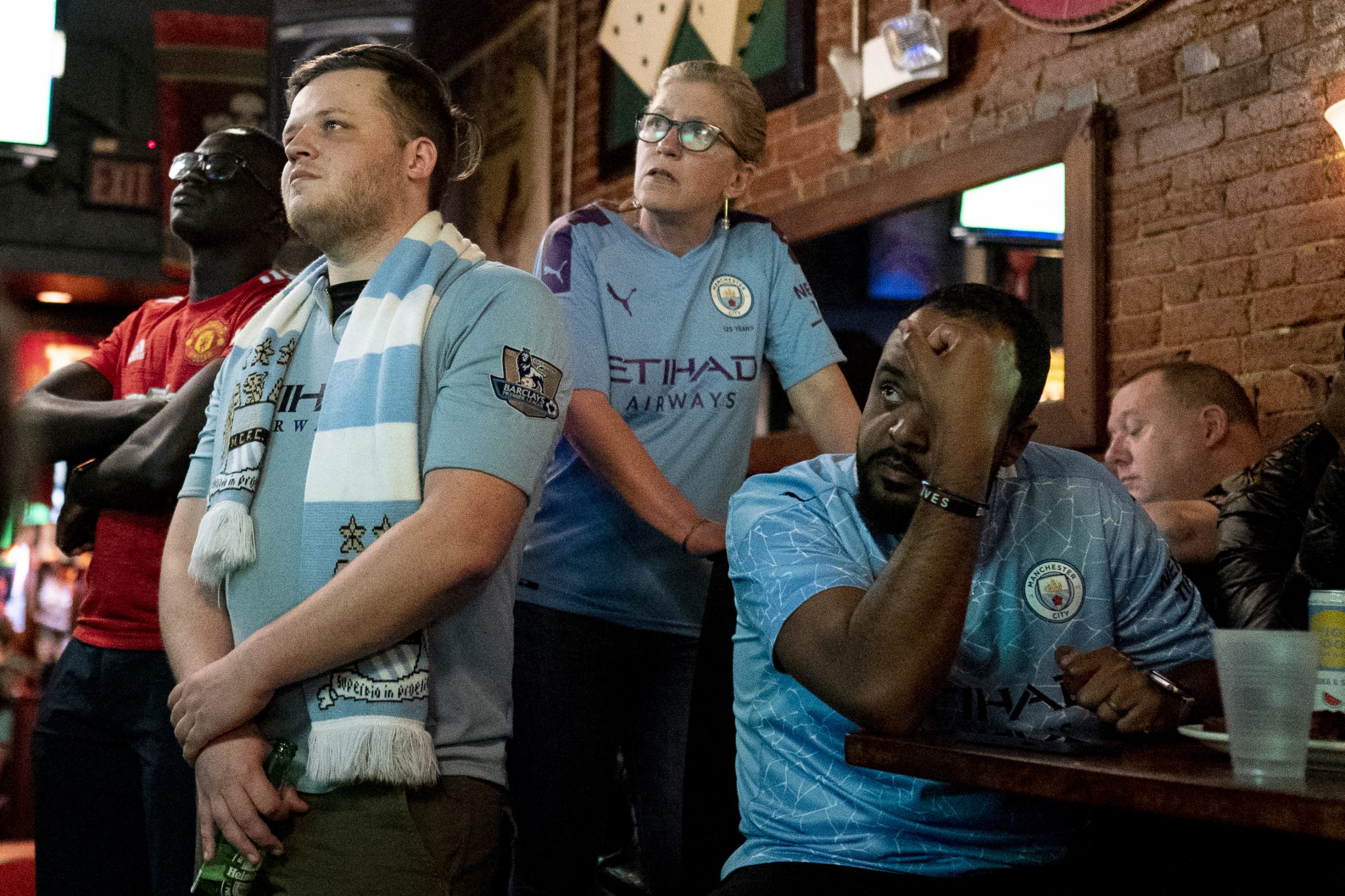 epa09235997 Manchester City react as they watch the UEFA Champions League final in a bar in Washington DC, USA, 29 May 2021. The UEFA Champions League final between Manchester City and Chelsea FC takes place in Porto, Portugal.  EPA-EFE/WILL OLIVER
