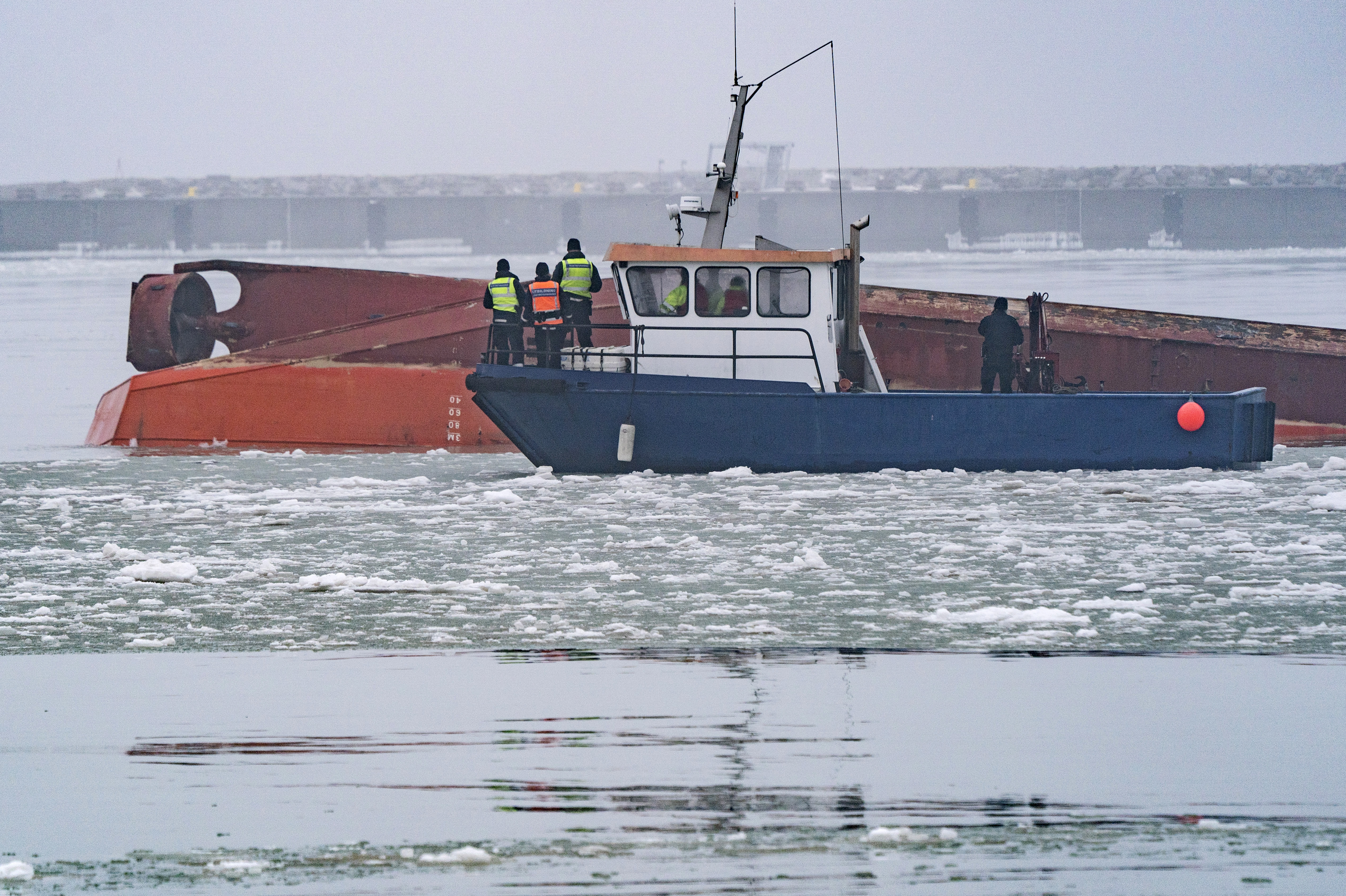 Dredger capsizes in the harbor of Trelleborg
