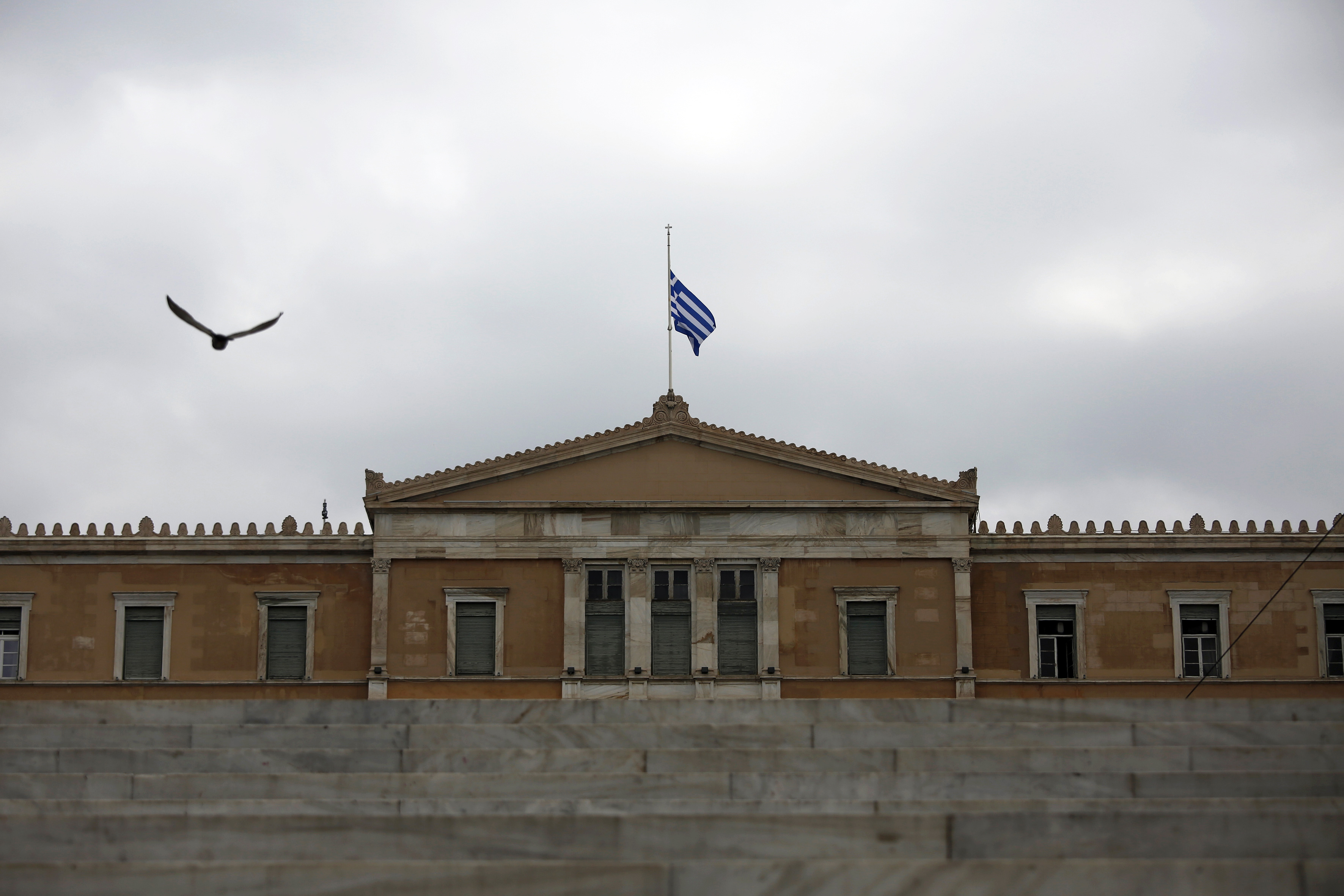Acropolis and Greek Parliament flags to fly at half-mast for Manolis Glezos