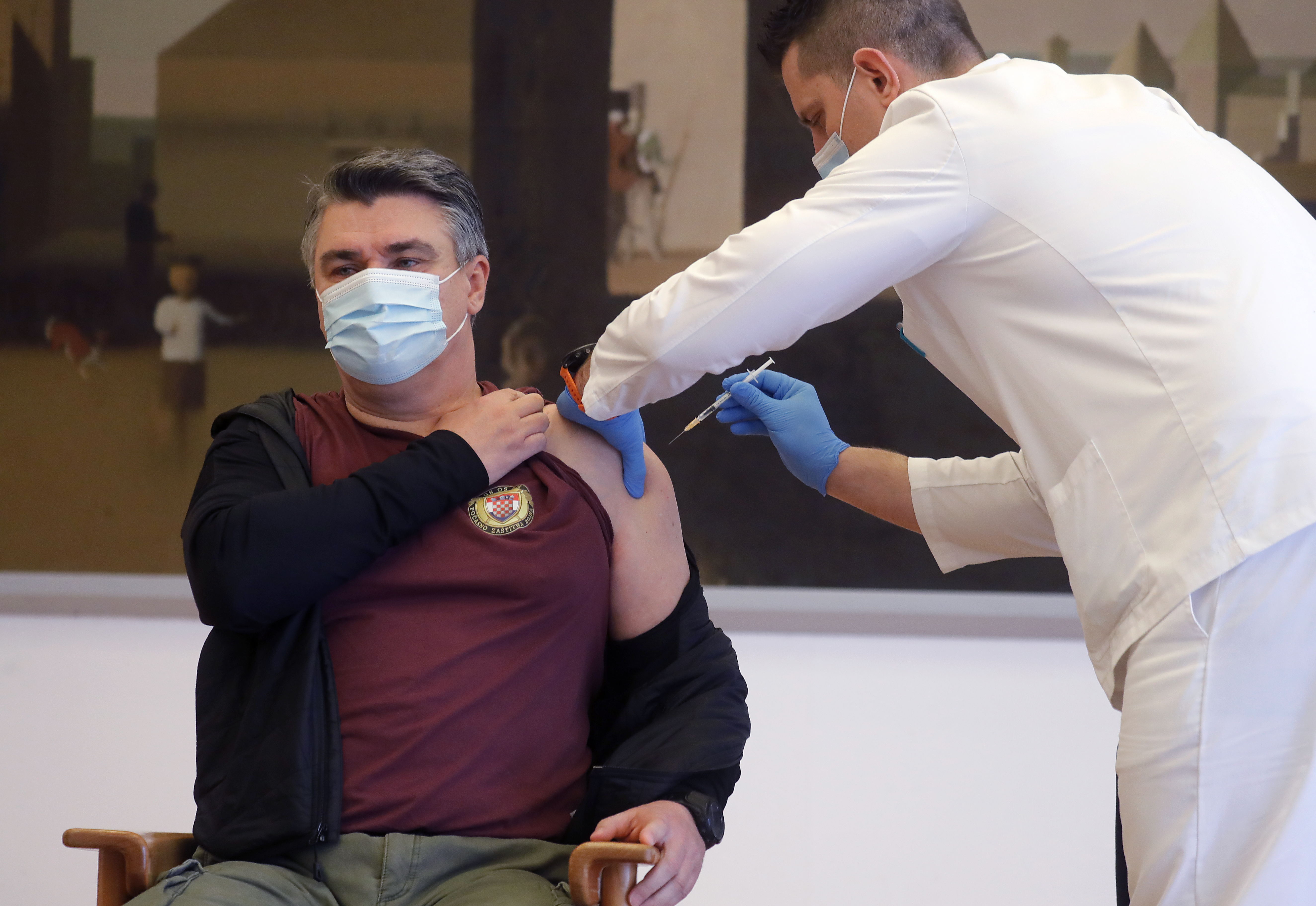 epa08924282 Croatian President Zoran Milanovic (L) gets a vaccine against COVID-19 in front of media at the Presidential Palace in Zagreb, Croatia, 07 January 2021.  EPA-EFE/ANTONIO BAT