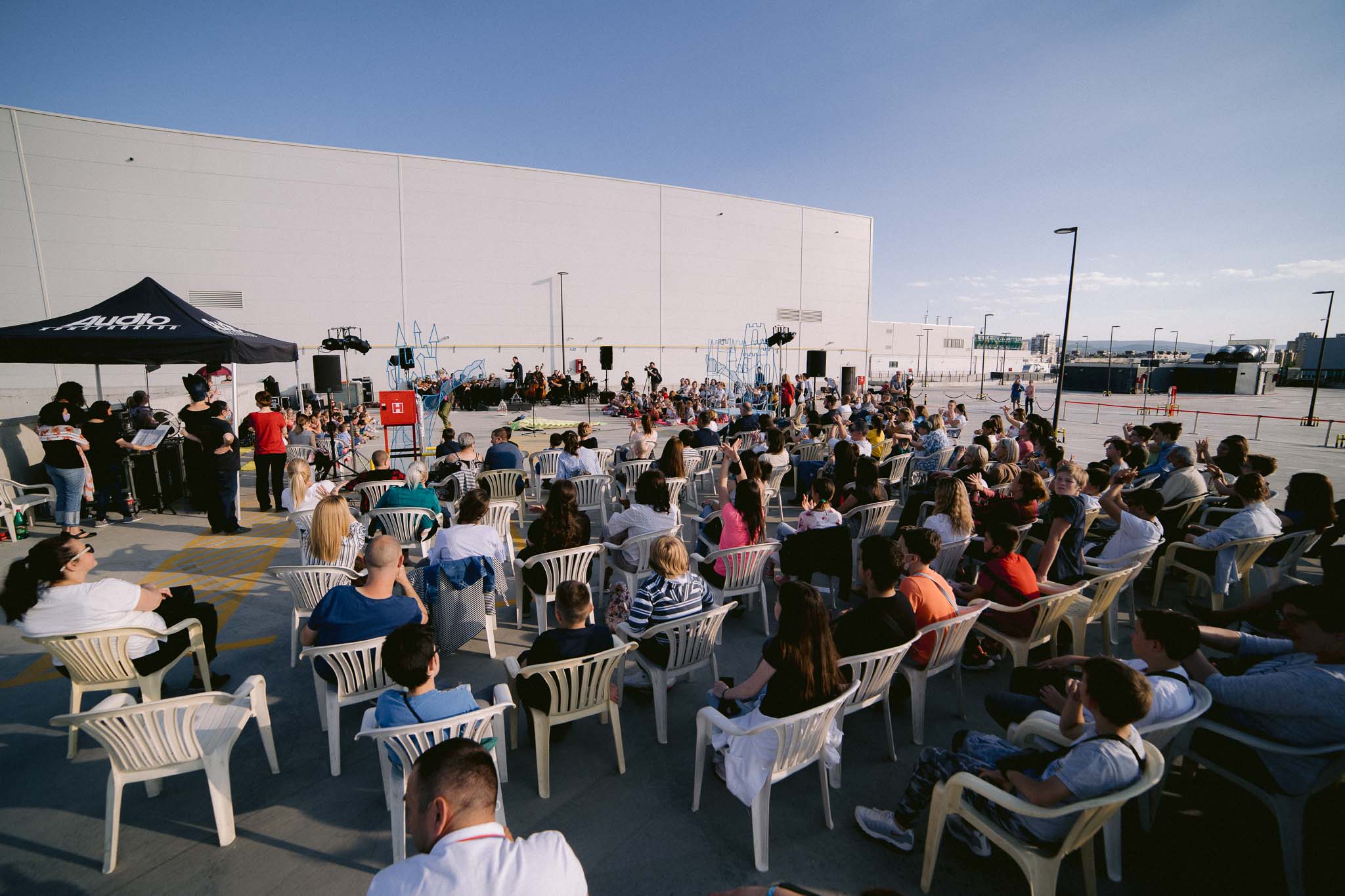 pera za decu - Čarobna frula otvorila je mesec dana programa Srpskog narodnog pozorišta na krovu TC Promenada.