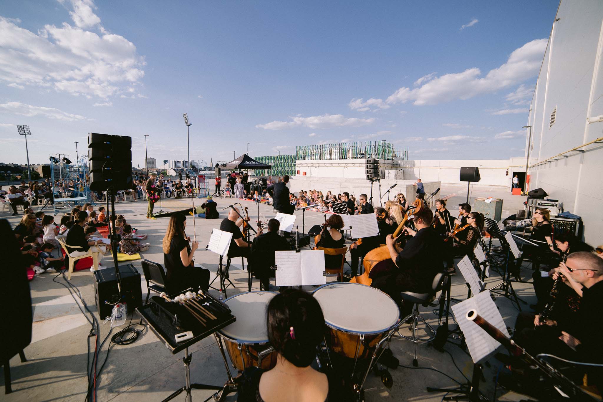 pera za decu - Čarobna frula otvorila je mesec dana programa Srpskog narodnog pozorišta na krovu TC Promenada.