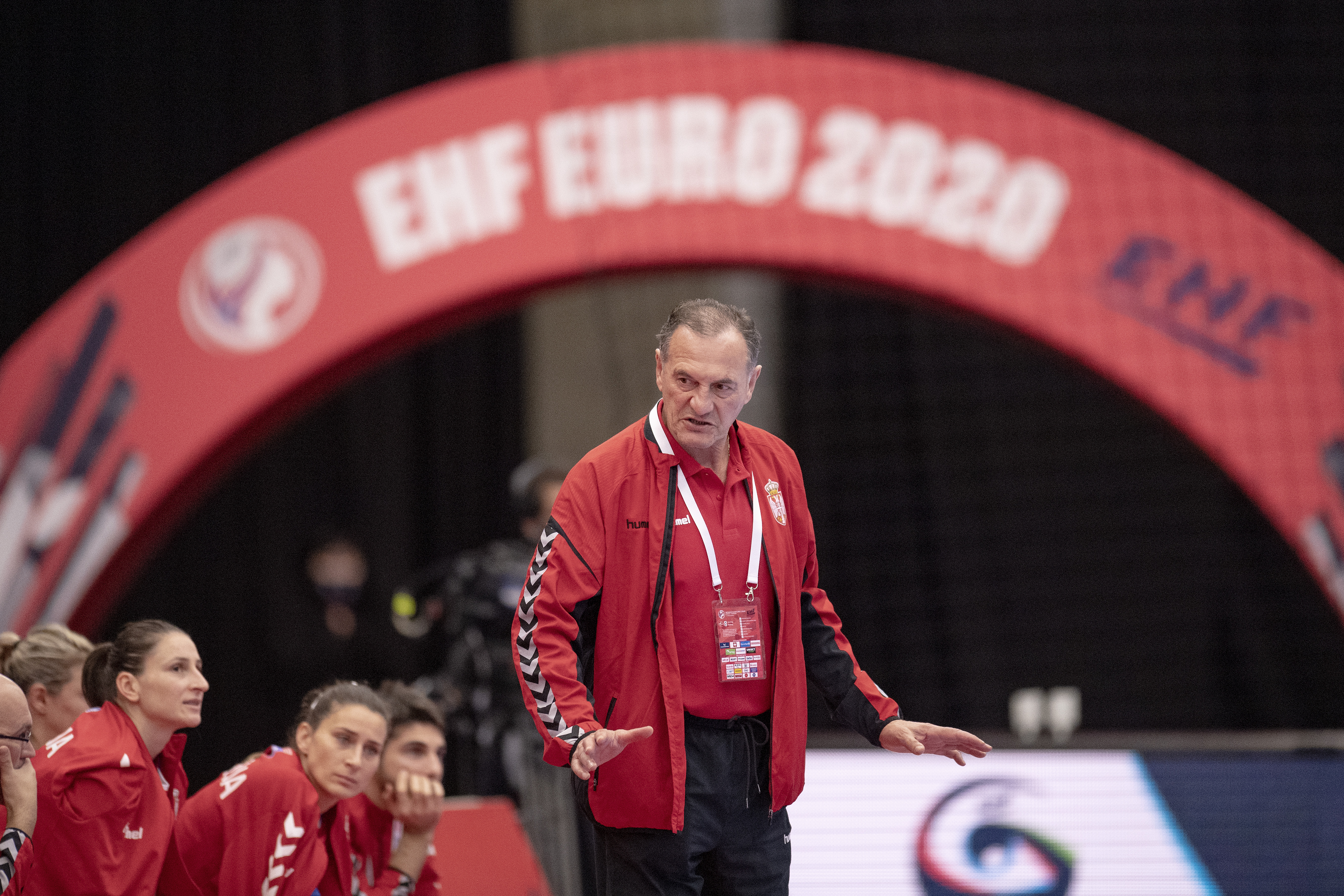 epa08866920 Head coach Ljubomir Obradovic of Serbia during the EHF EURO 2020 European Women's Handball preliminary round match between Serbia and Hungary at Sydbank Arena in Kolding, Denmark, 06 December 2020.  EPA-EFE/BO AMSTRUP  DENMARK OUT