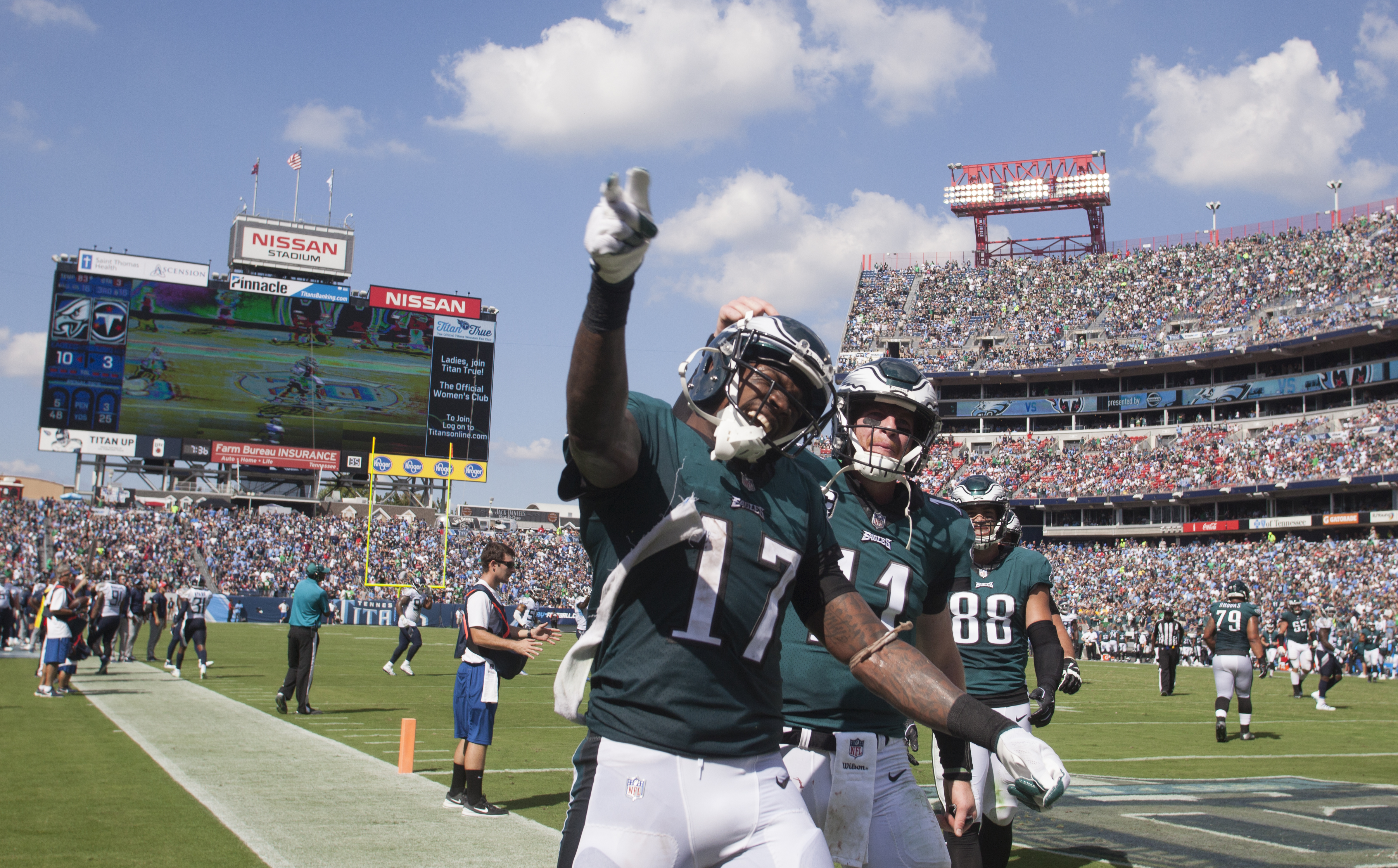 epa07060326 Philadelphia Eagles wide receiver Alshon Jeffery, 17, and quarterback Carson Wentz, 11, celebrate a touchdown, in their NFL game at Nissan Stadium in Nashville, Tennessee, USA, 30 September 2018.  EPA-EFE/RICK MUSACCHIO