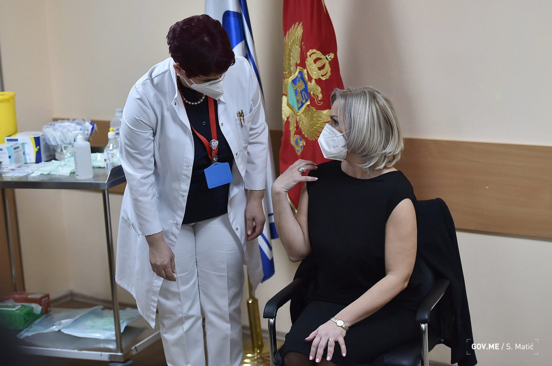 Jelena Borovinić Bojović primila vakcinu protiv koronavirusa Foto: GOV.ME/S. Matić