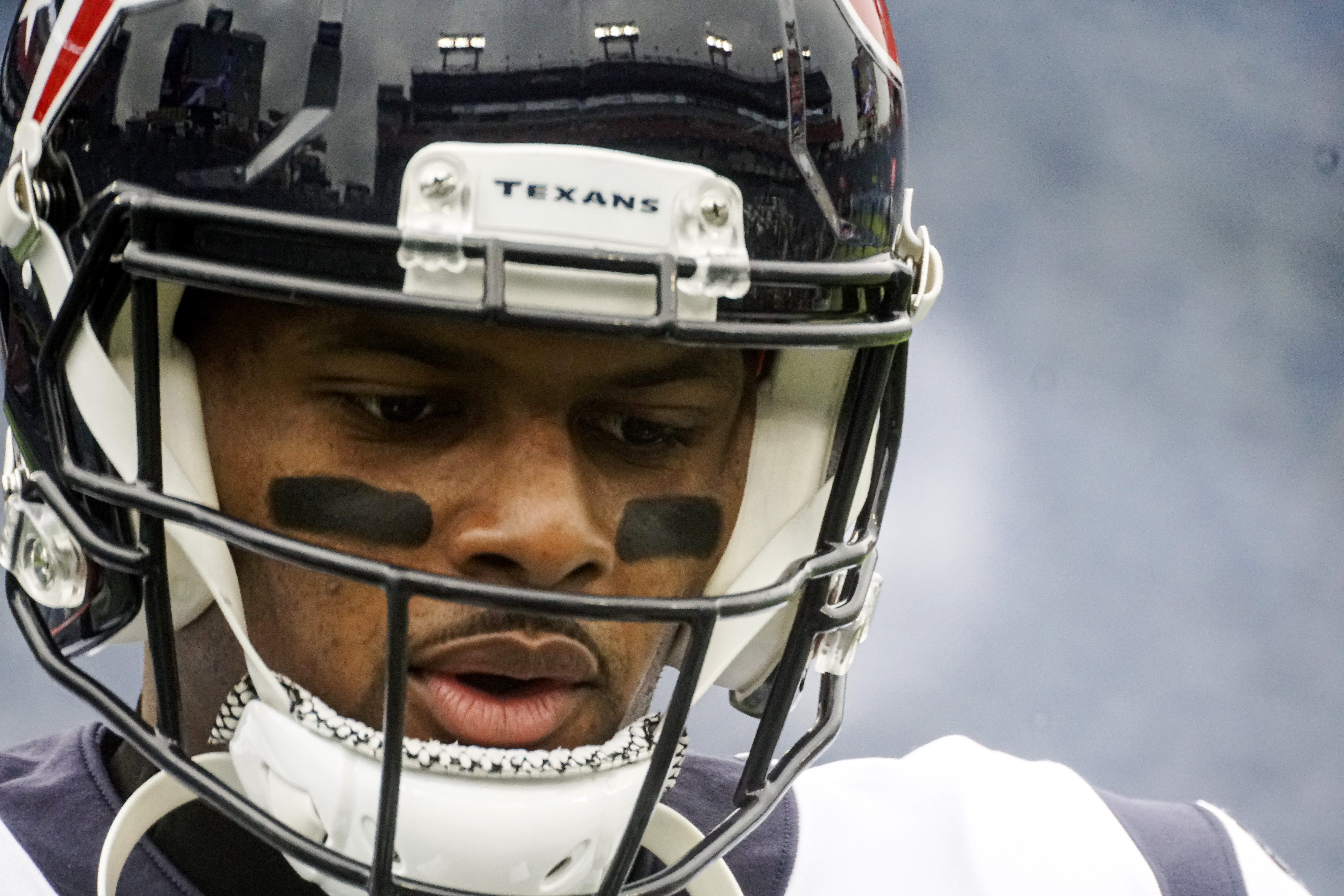 epa08074262 Houston Texans quarterback Deshaun Watson, 4, prepares to face the Tennessee Titans in their NFL game at Nissan Stadium in Nashville, Tennessee, USA, 15 December 2019.  EPA-EFE/RICK MUSACCHIO