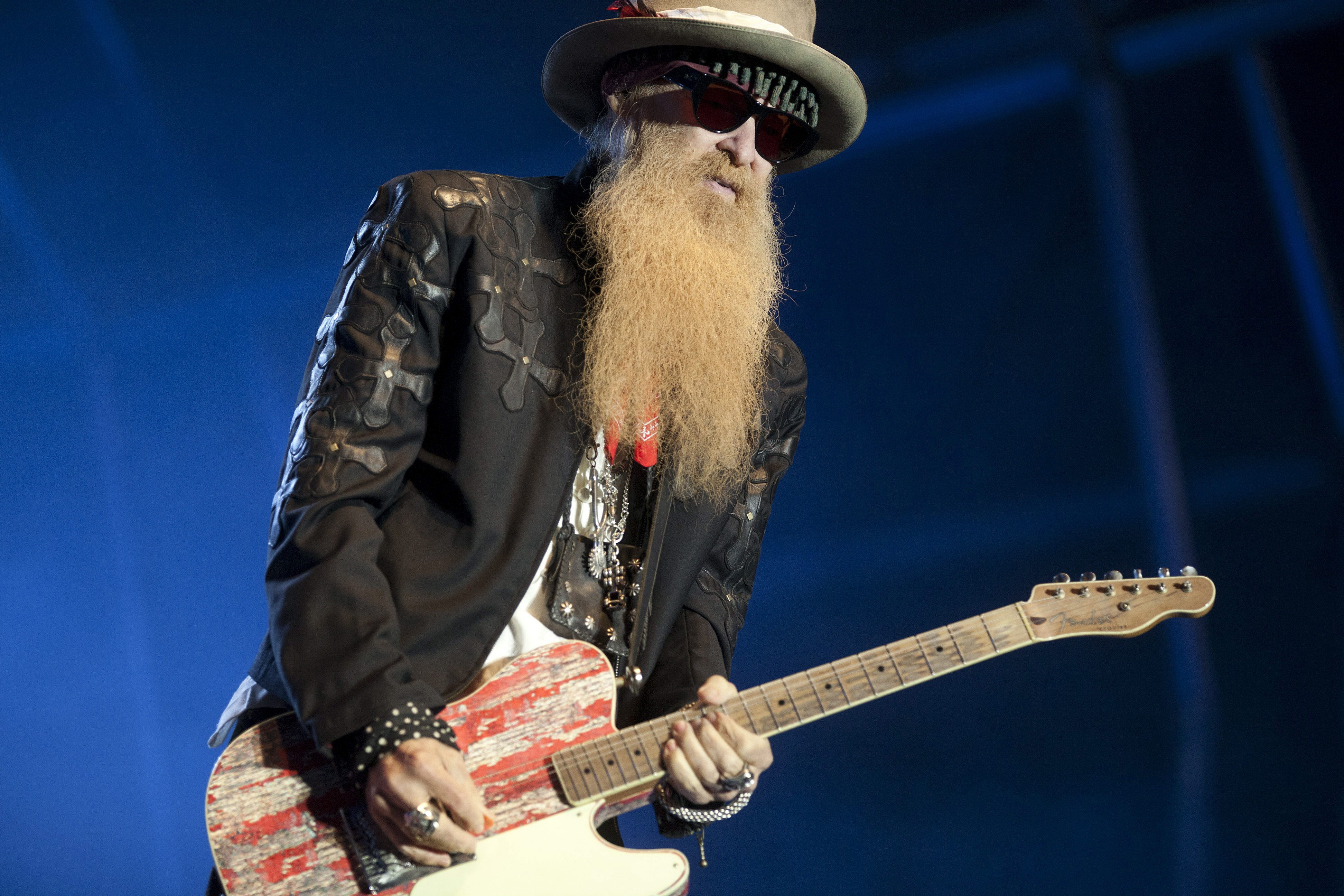 epa04809741 US guitarist Billy Gibbons of US rock band ZZ Top performs on stage at the Azkena Rock Festival in Vitoria, northern Spain, 19 June 2015.  EPA/David Aguilar