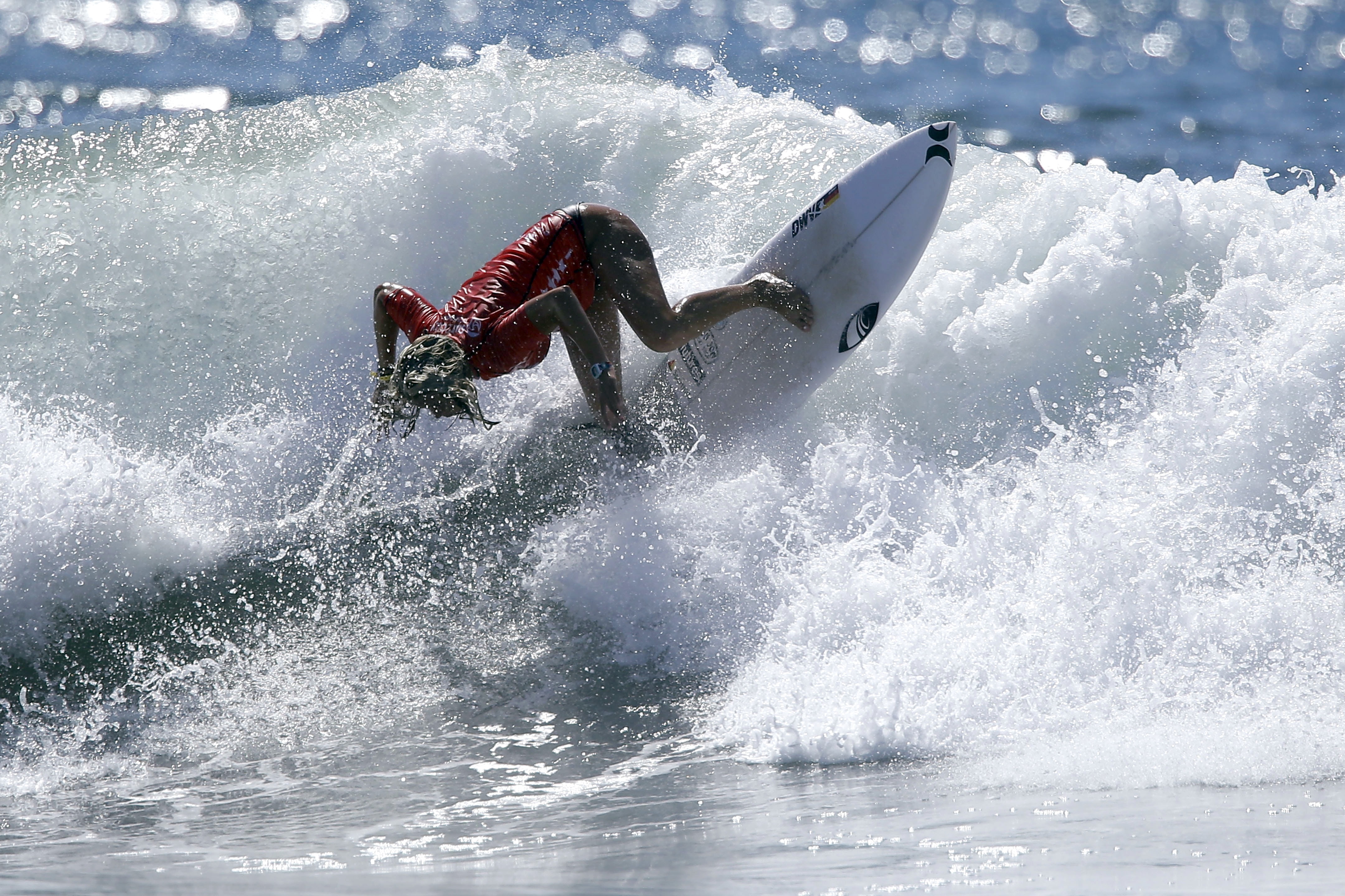 epa08882775 US Rachel Presti competes in the final of the ALAS Latin Pro 2020 Surf Tournament at La Bocana beach in La Libertad, El Salvador, 13 December 2020.  EPA-EFE/Rodrigo Sura