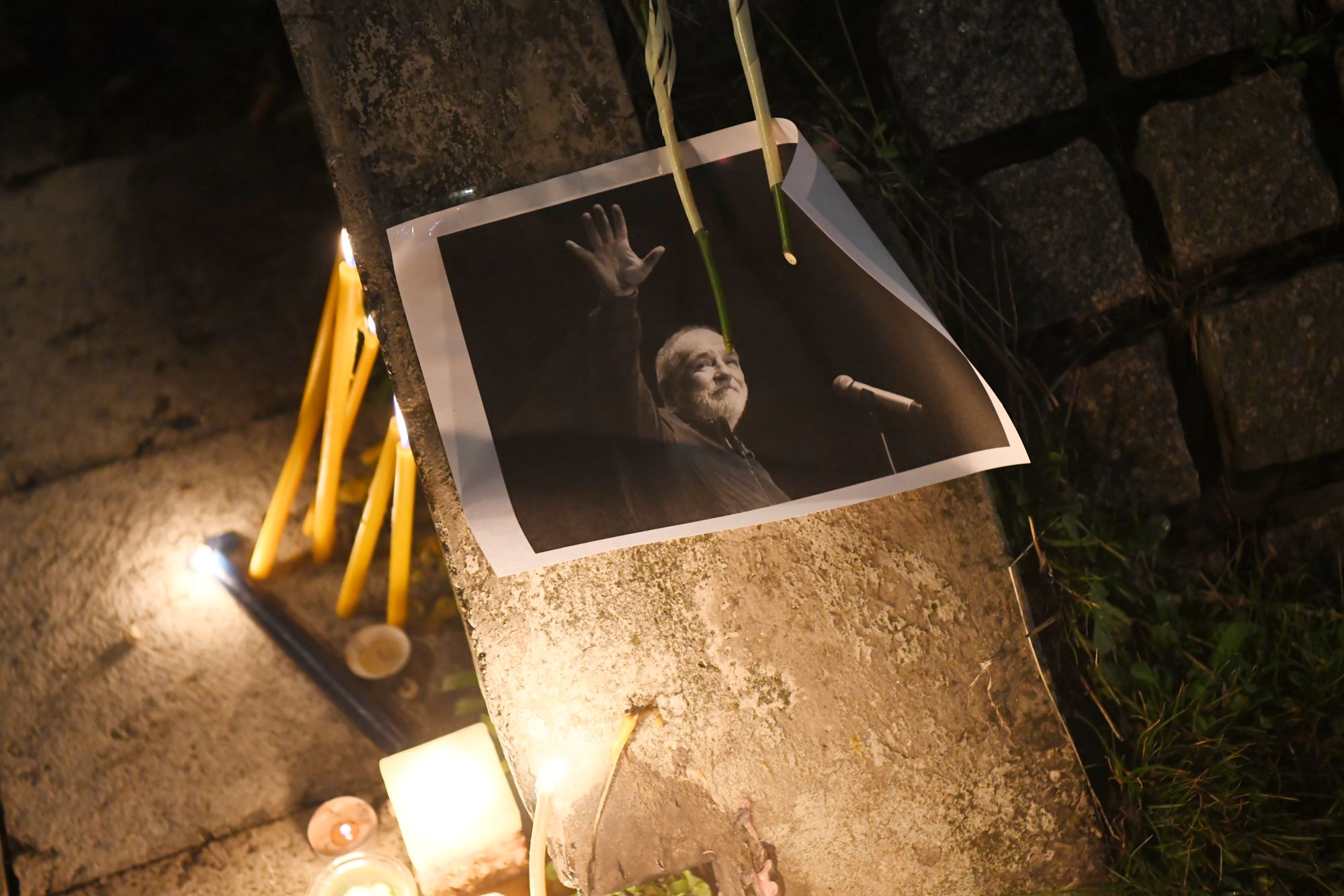 Beograd 20.02.2021. Sava Centar, paljenje sveća za Đorđa Balašavića, Djordja Balaševića, Balašević Foto: Goran Srdanov/Nova.rs