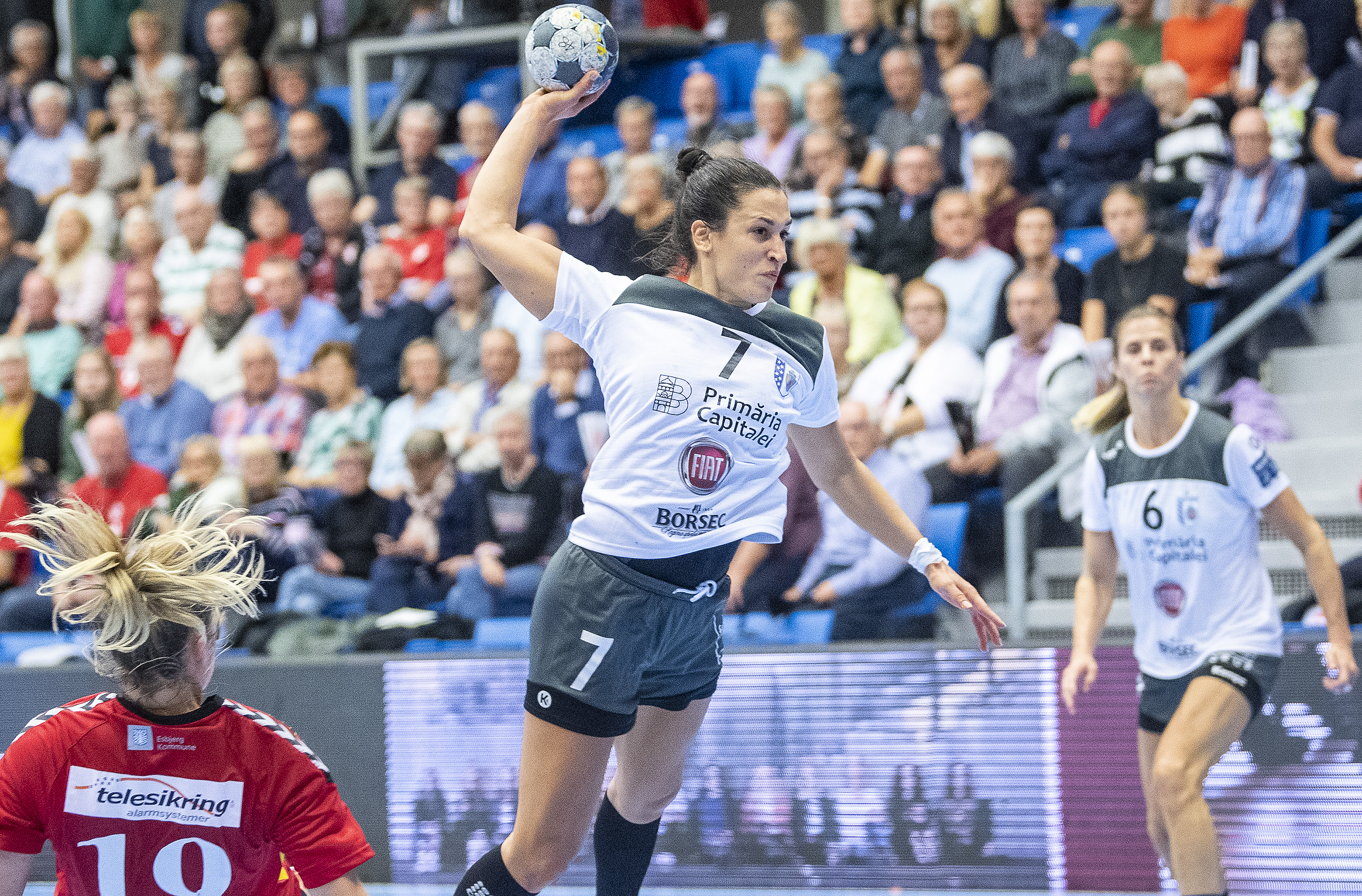 epa07901707 Andrea Lekic of CSM Bucuresti attempts to score during the Champions League women's handball match between Team Esbjerg and CSM Bucharest in Esbjerg, Denmark, October 6, 2019.  EPA-EFE/John Randeris  DENMARK OUT