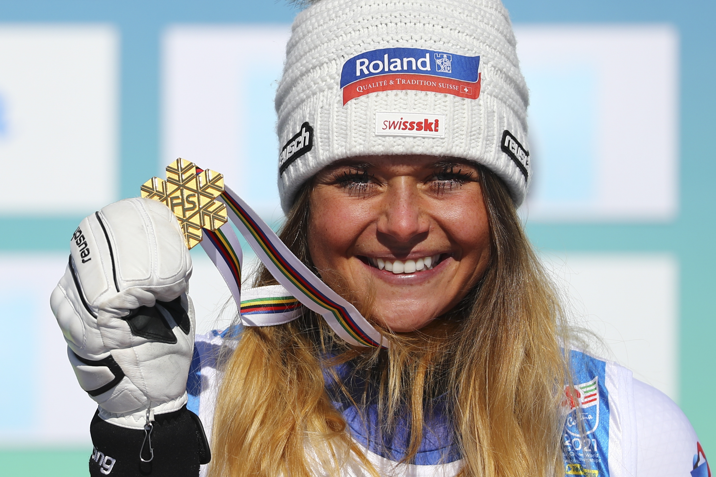 epa09008756 Winner Corinne Suter of Switzerland poses with her medal during the award ceremony of the Women's Downhill race at the FIS Alpine Skiing World Championships in Cortina d'Ampezzo, Italy, 13 February 2021.  EPA-EFE/ANDREA SOLERO
