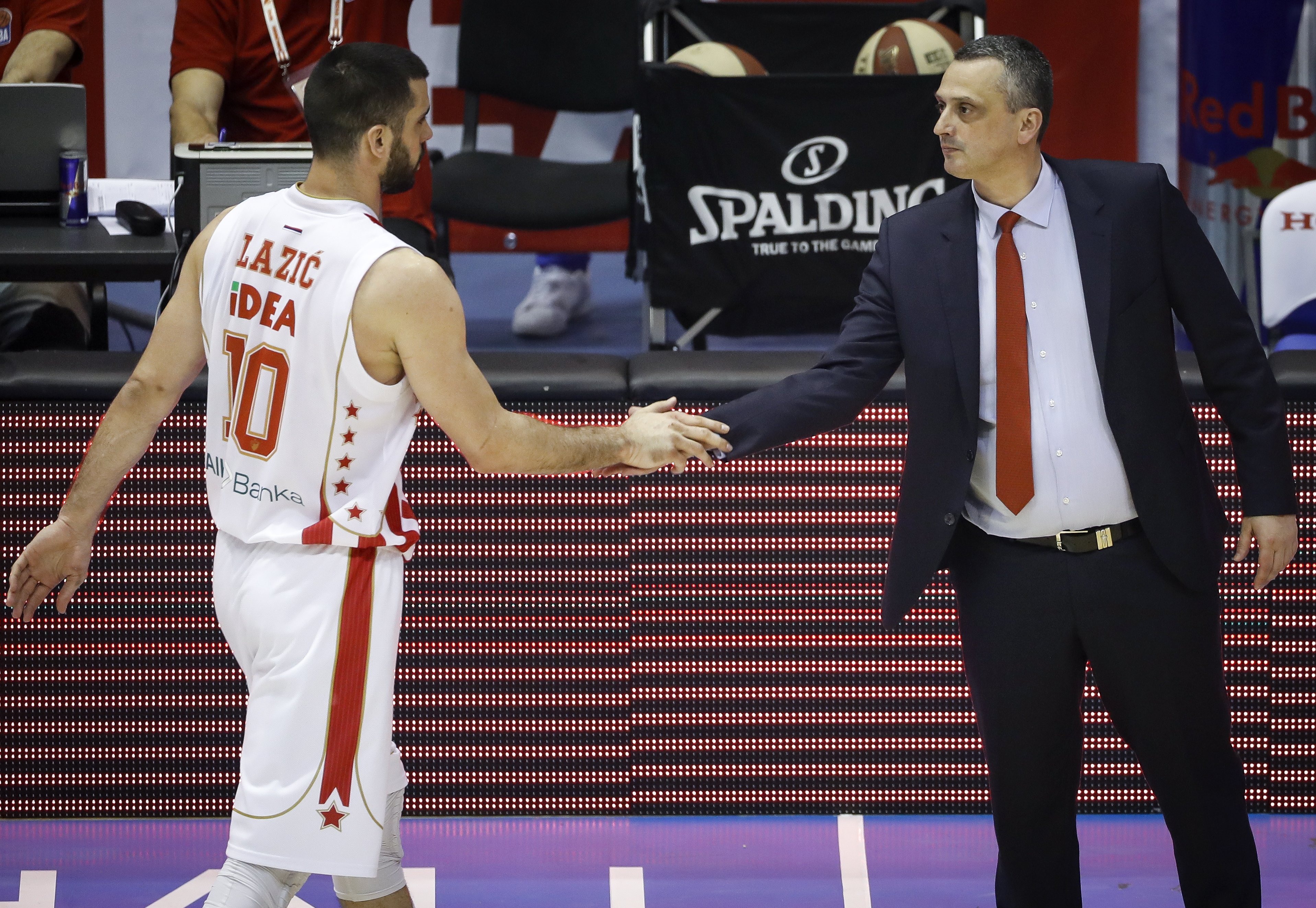 Kosarka ABA League season 2016-2017
Play Off Match Two
Crvena Zvezda v Cedevita (Zagreb)
Branko Lazic and head coach Dejan Radonjic
Beograd, 11.04.2017.
foto: Srdjan Stevanovic/Starsportphoto©