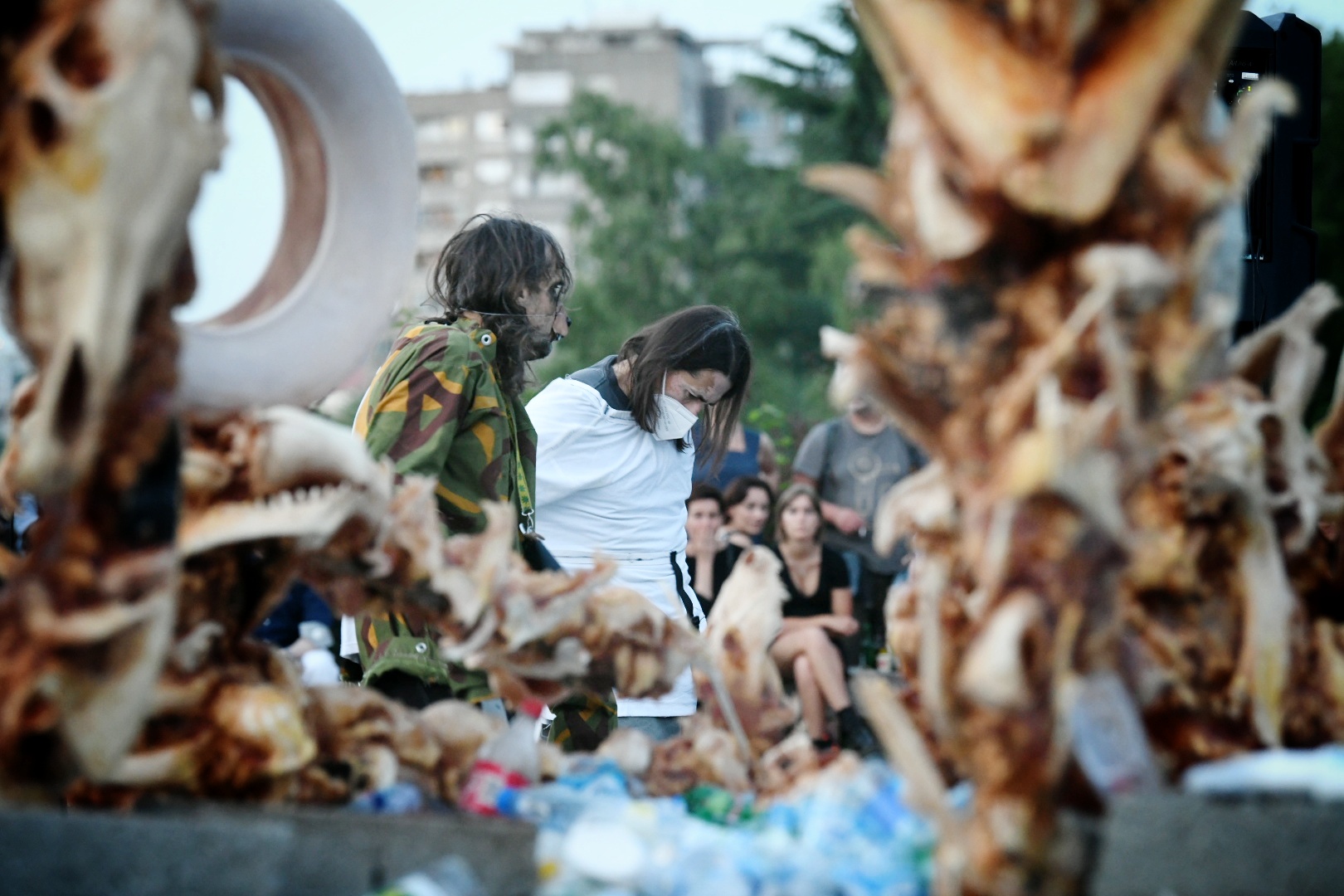 Beograd 25.06.2021. Oktobarski salon, otvaranje, početak, performans Foto: Vesna Lalić/Nova.rs