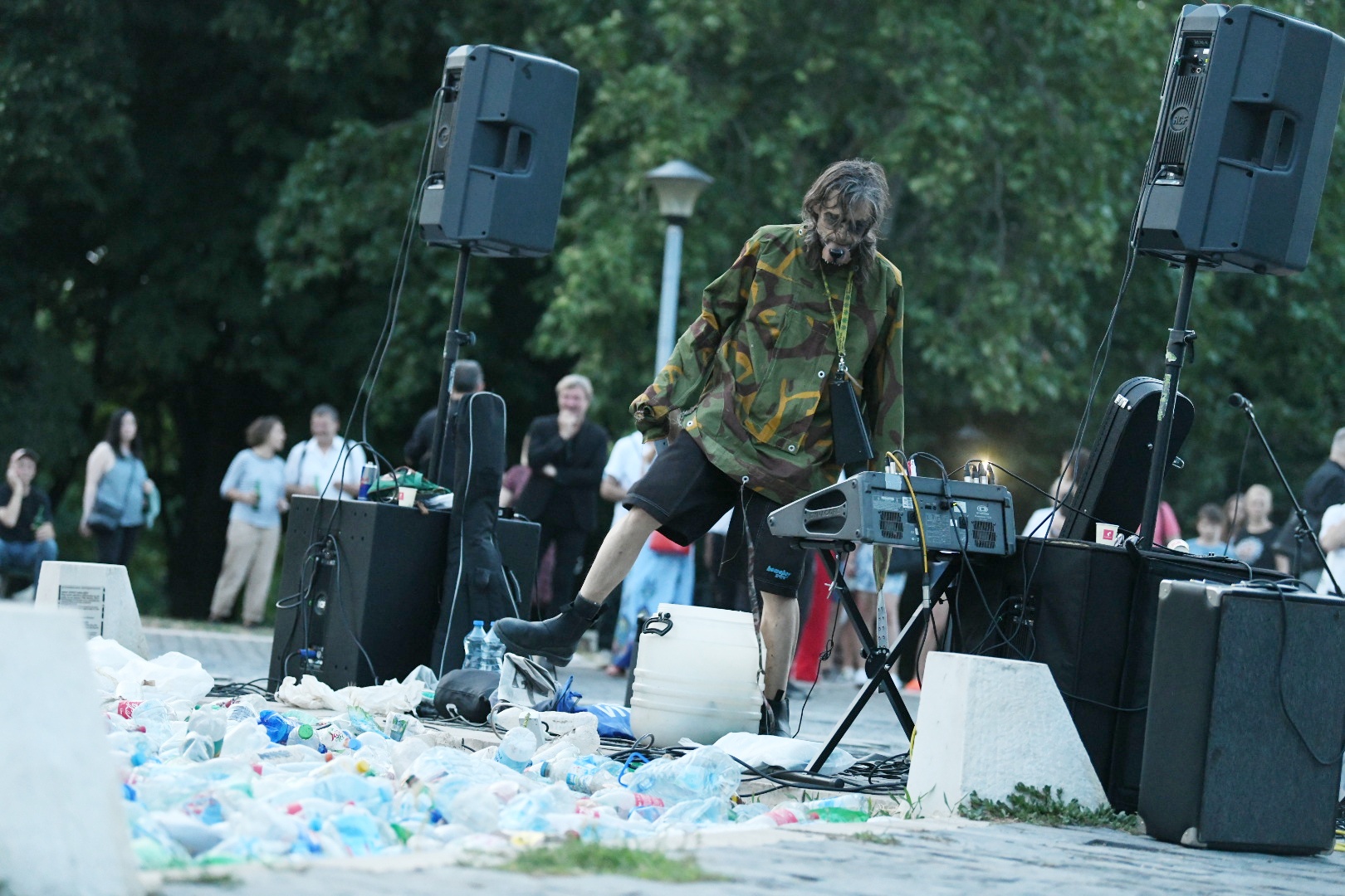 Beograd 25.06.2021. Oktobarski salon, otvaranje, početak, performans Foto: Vesna Lalić/Nova.rs