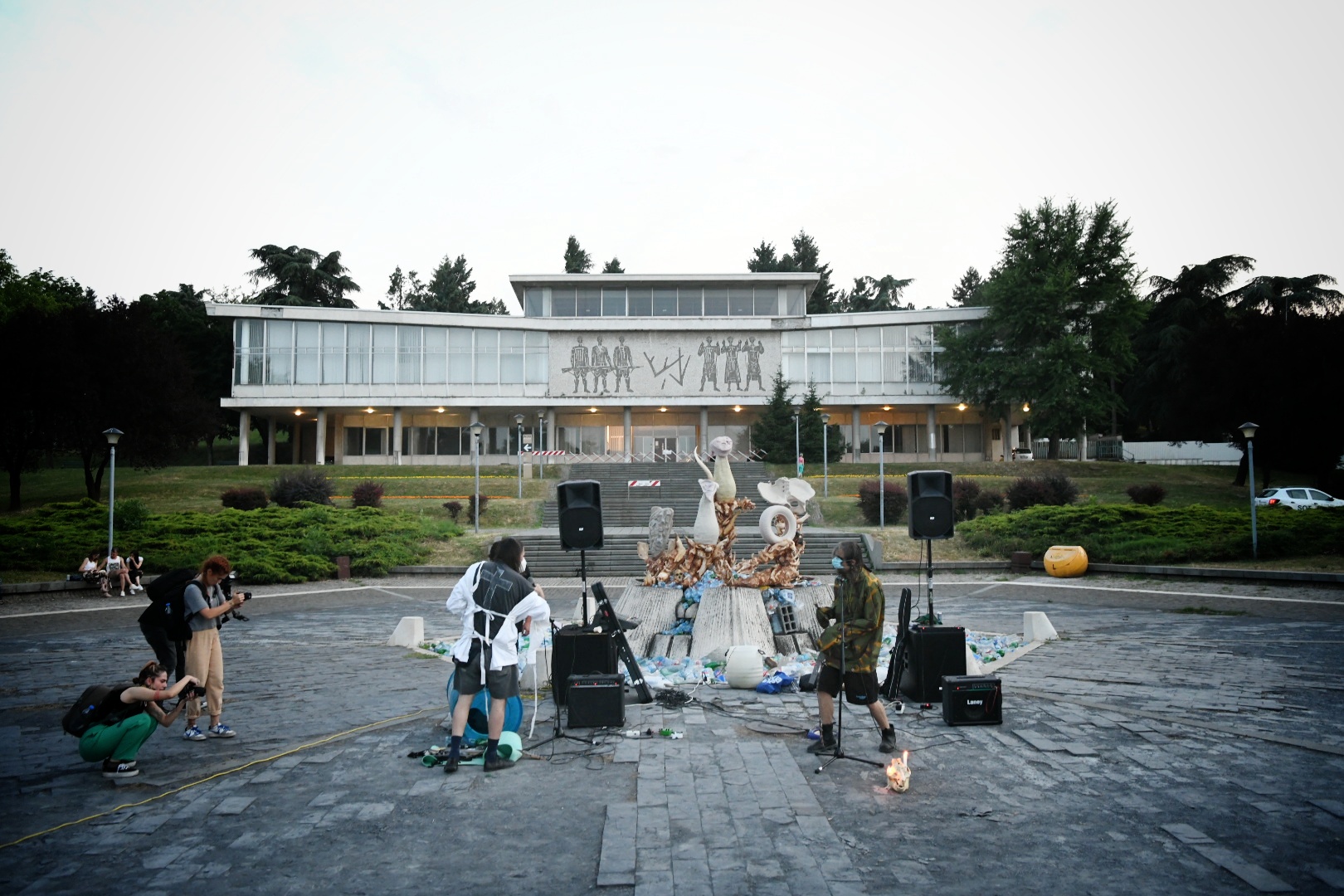 Beograd 25.06.2021. Oktobarski salon, otvaranje, početak, performans Foto: Vesna Lalić/Nova.rs