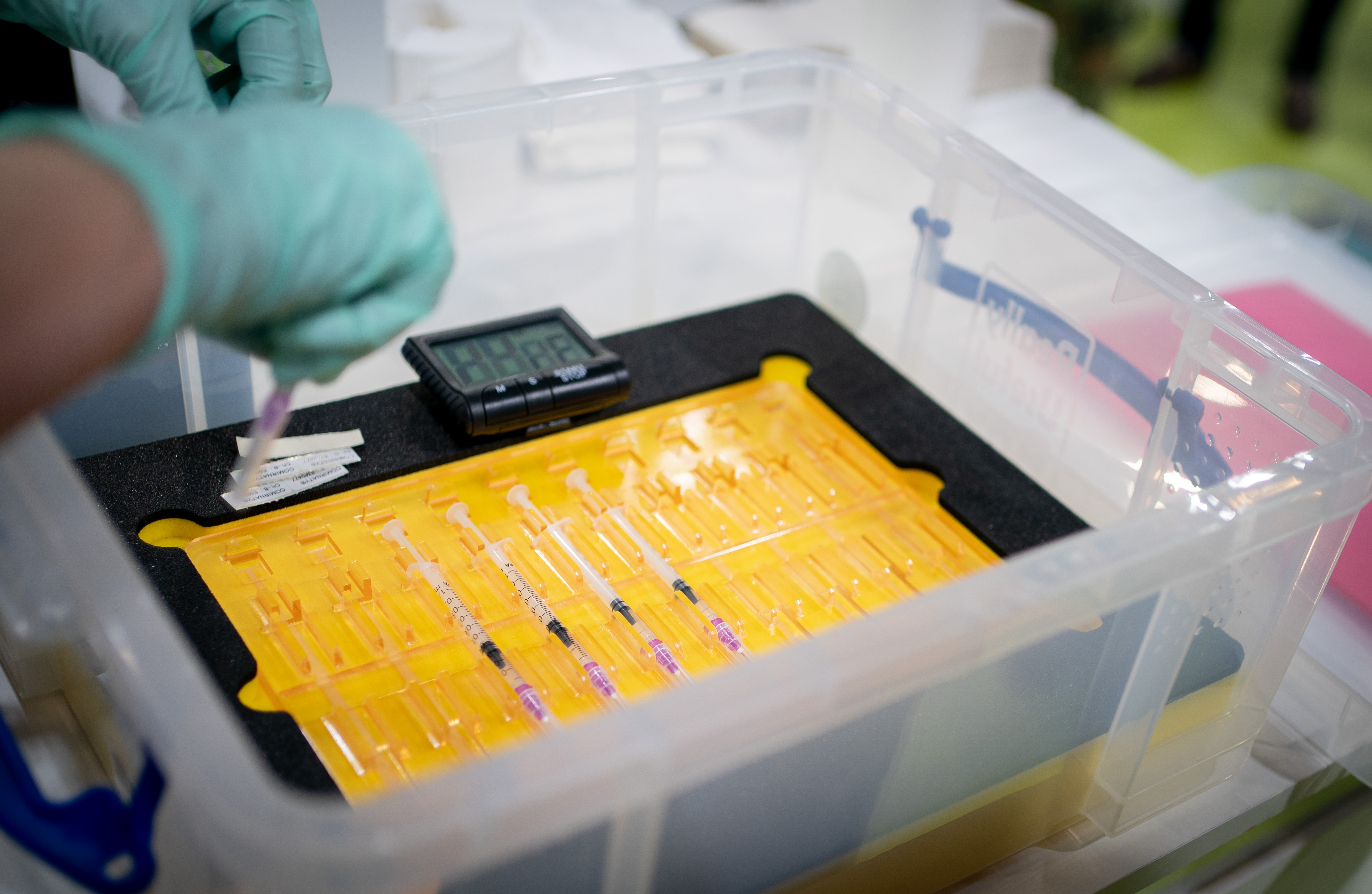 epa08936832 Syringes with Biontech/Pfizer vaccines against Covid-19 are sortified in a box at Berlin's second vaccination centre at the Erika Hess ice stadium, Berlin, Germany, 14 January 2021.v  EPA-EFE/KAY NIETFELD / POOL