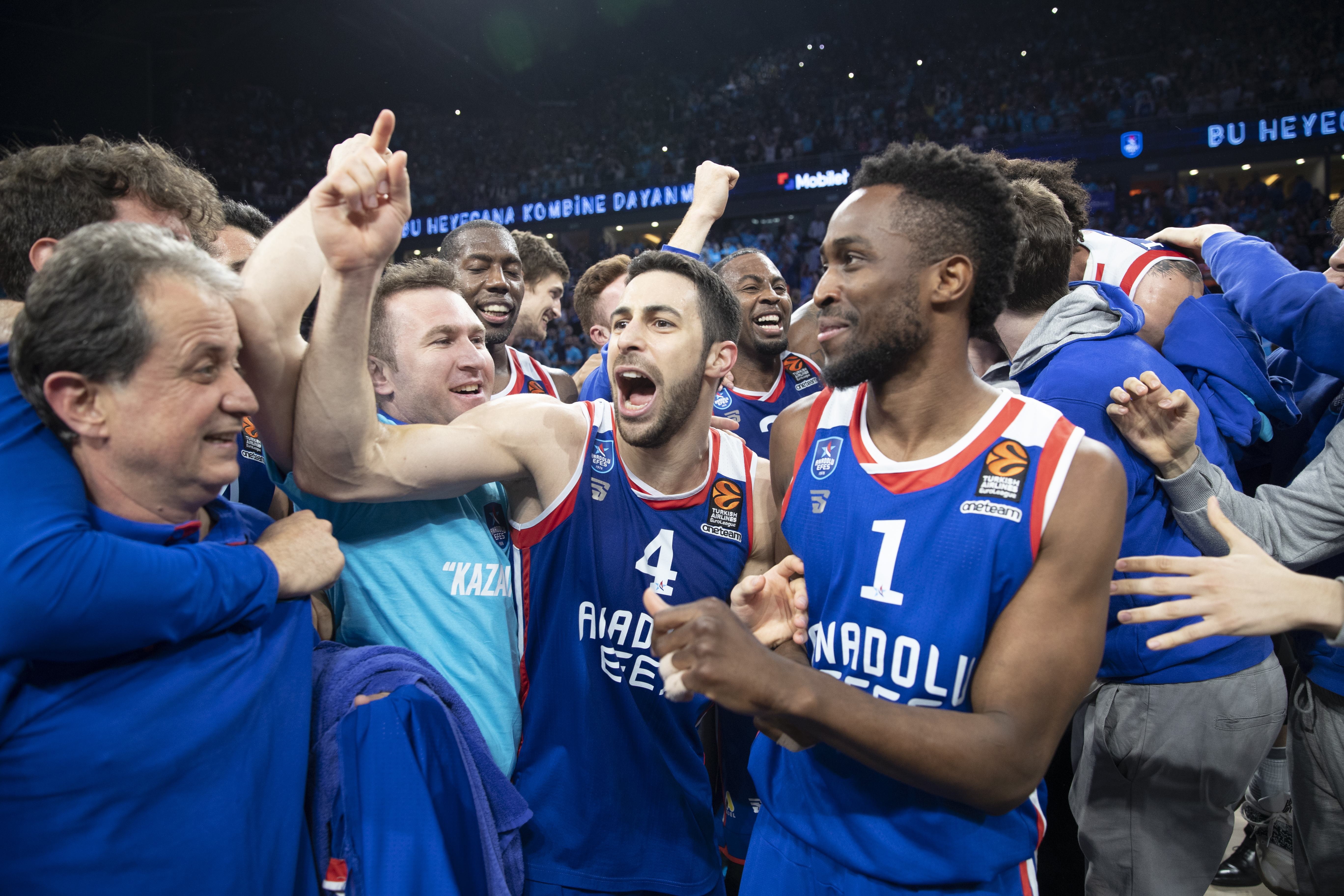 Anadolu Efes vs Barcelona