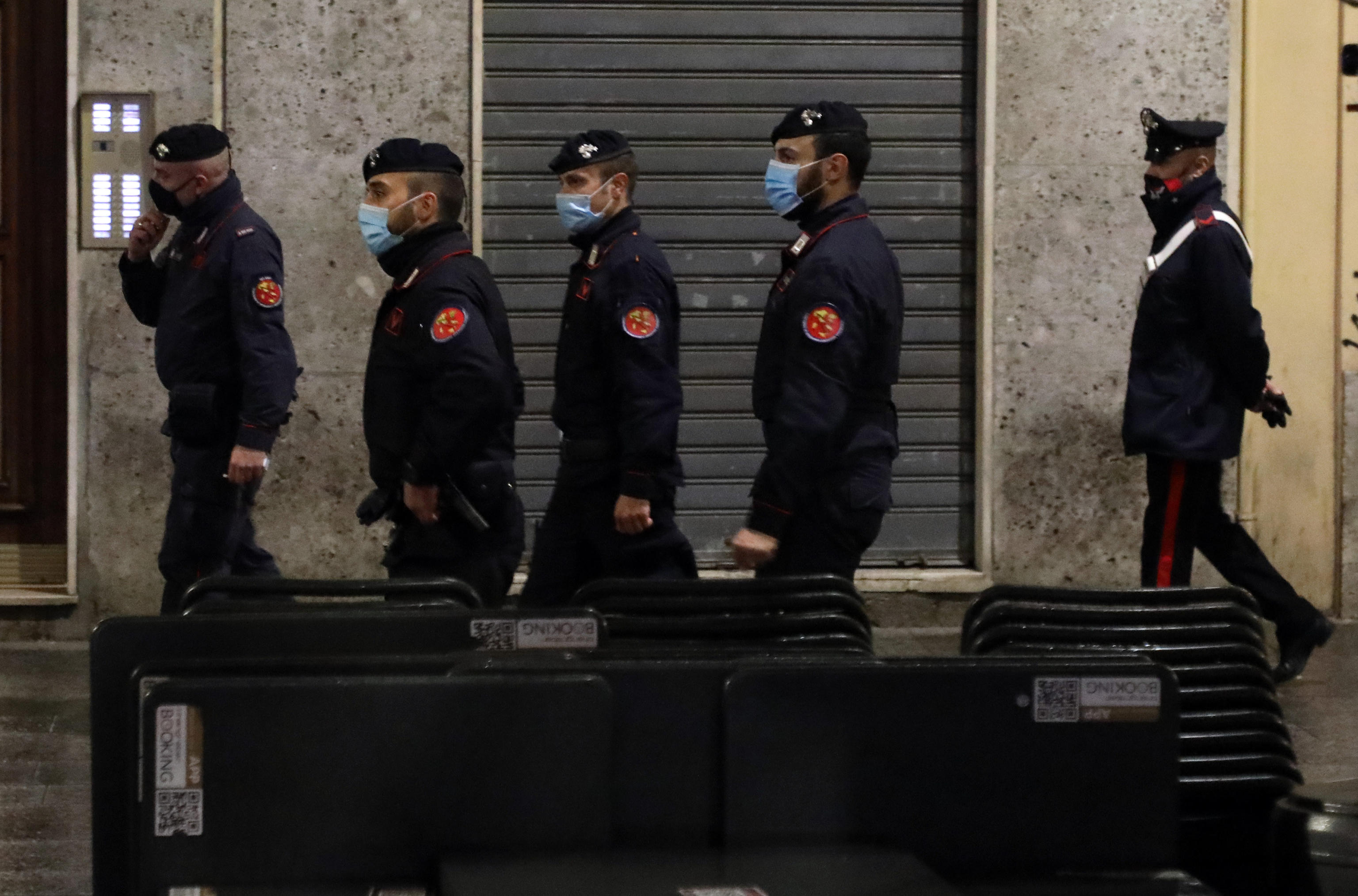 Italija koronavirus, Curfew in Milan