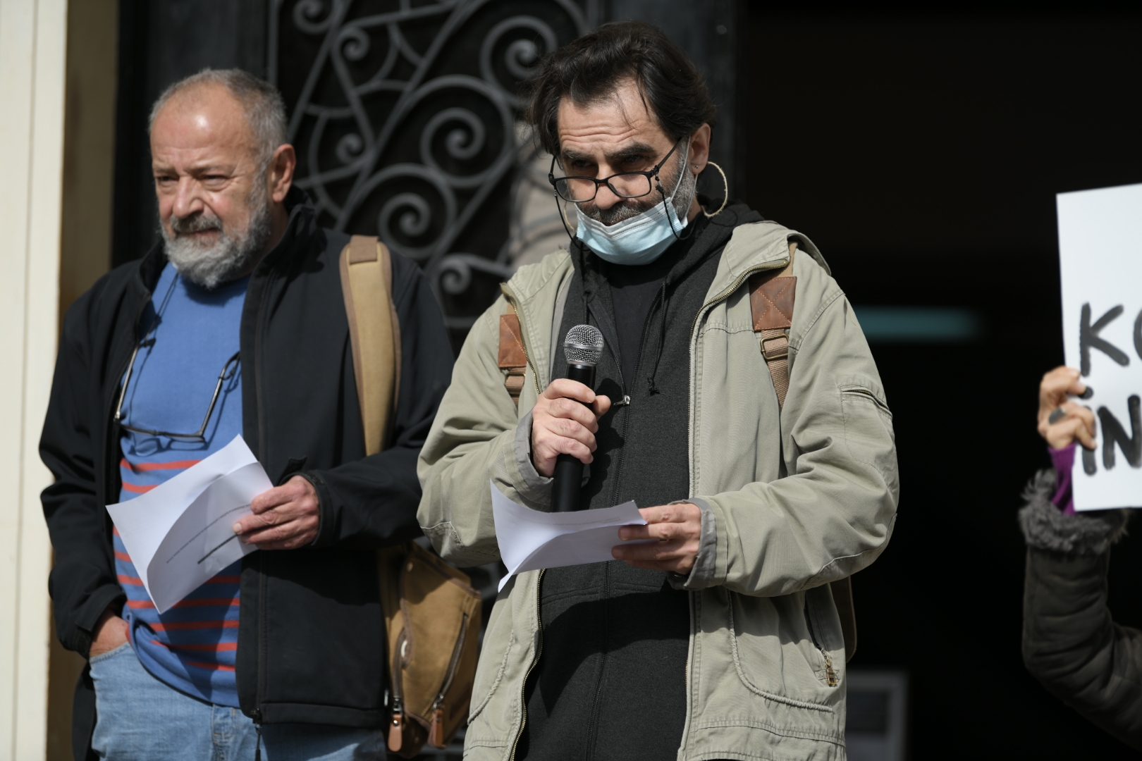 Beograd 18.10.2020. Protest ispred Cvijete Zuzoric u znak podrske umetnicima cija je izlozba iscepana u Staroj kapetaniji. Cvijeta Zuzoric, protest, umetnici, umetnik, karikature, karikaturisti, Momci
