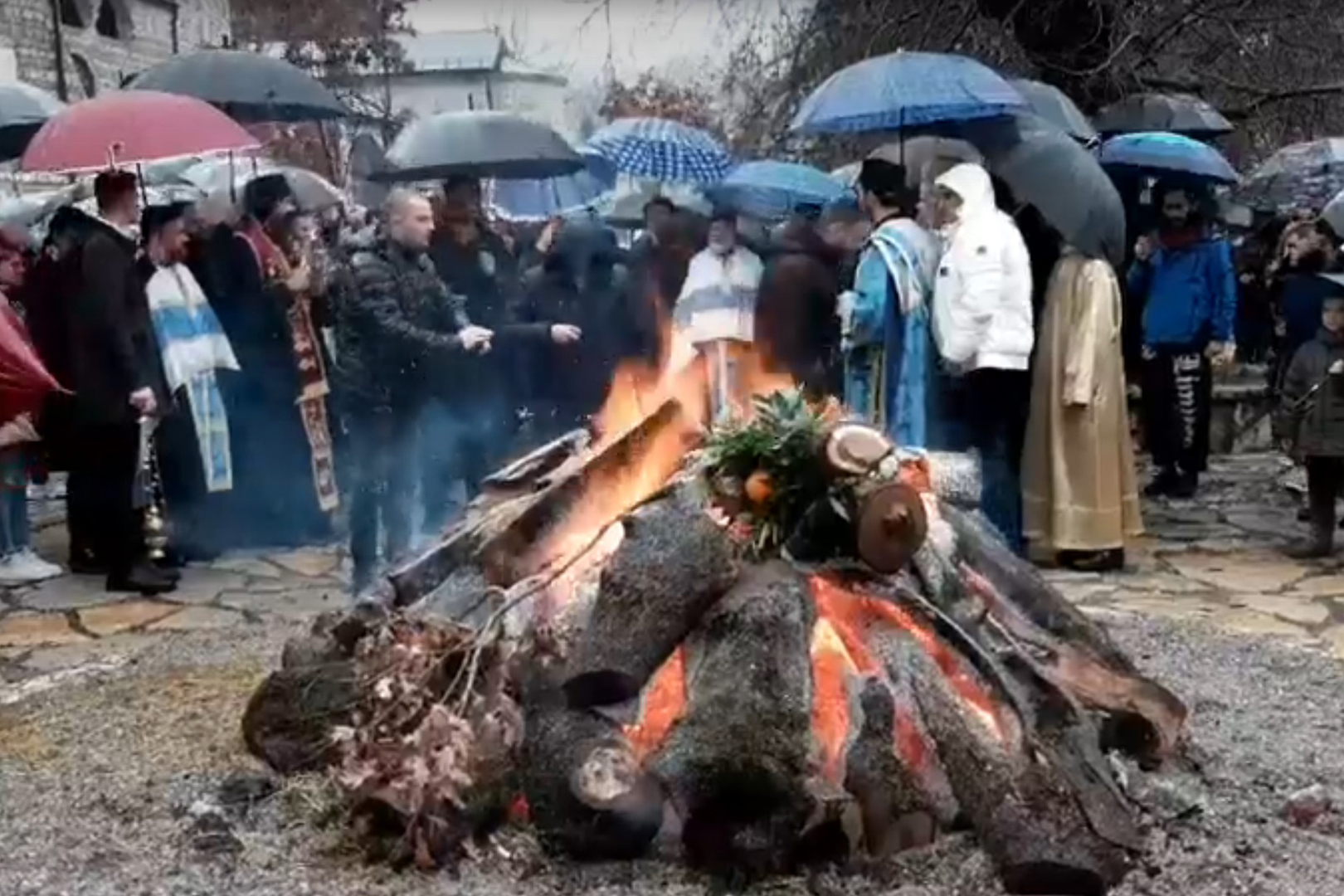 Nalaganje Badnjaka na Cetinju