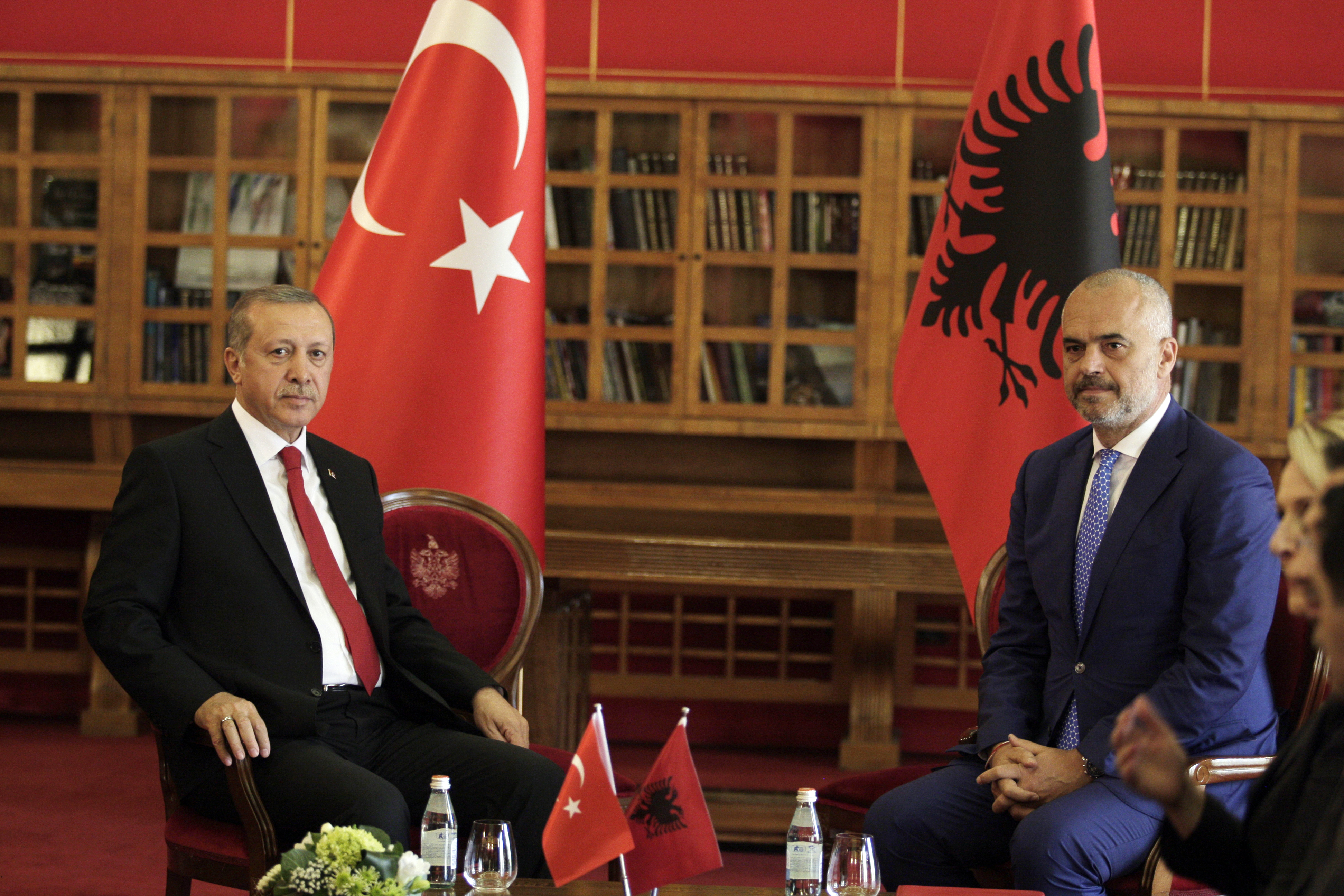 epa04746160 Turkish President Recep Tayyip Erdogan (L) and Albanian Prime Minister Edi Rama (R) prior to their talks in Tirana, Albania, 13 may 2015. The Turkish President arrived in Tirana for a one-day official visit.  EPA/STR