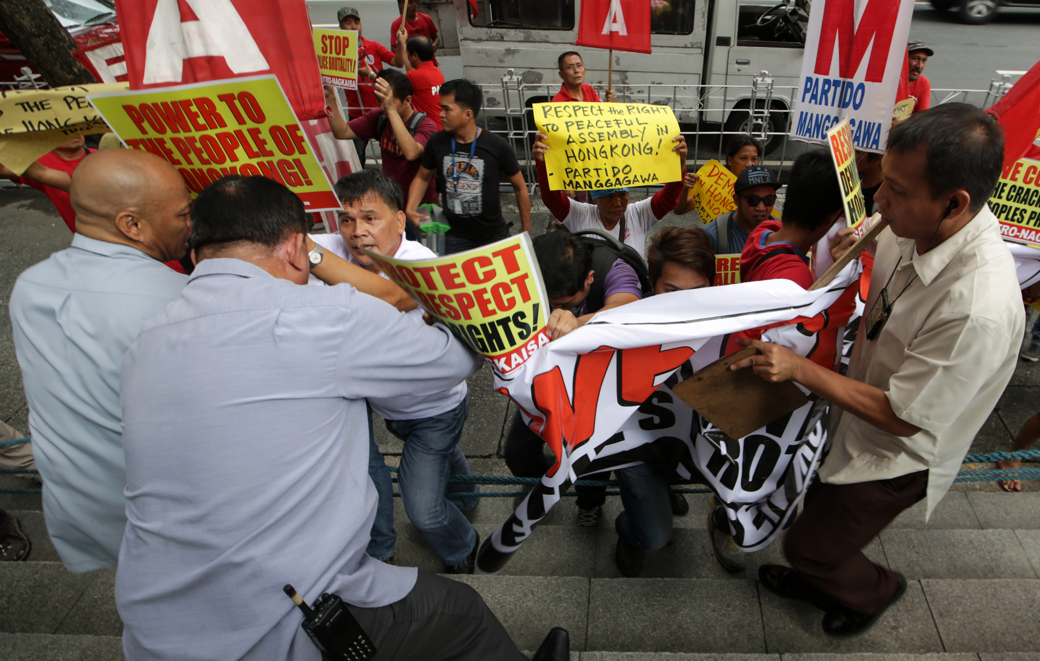 Filipinos stage a protest in front of Chinese consular office to express support to the Hongkong pro-deomcracy.