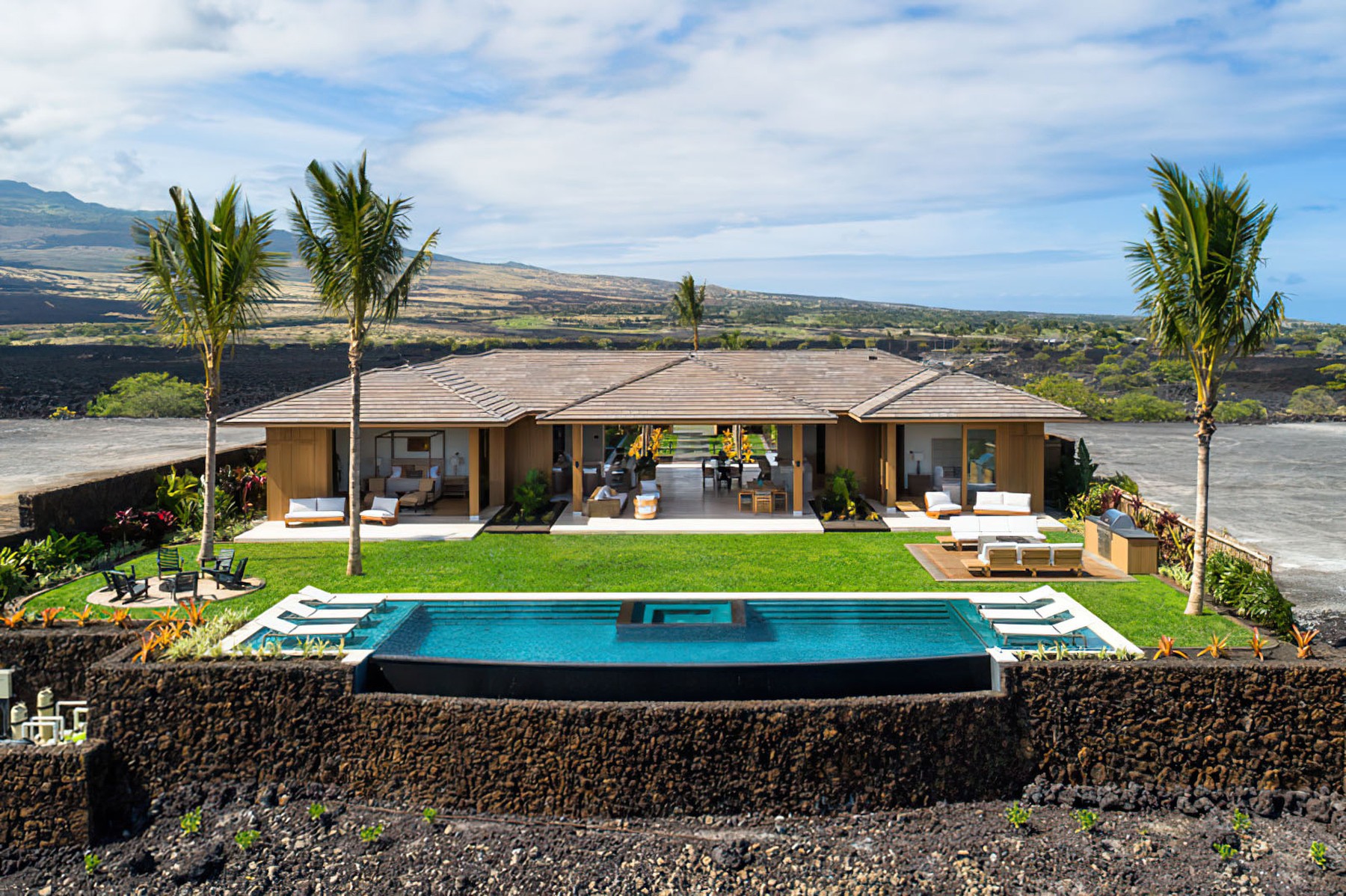 Hollywood heartthrob Matthew McConaughey just shelled out $7.85 million for a Hawaiian oasis.